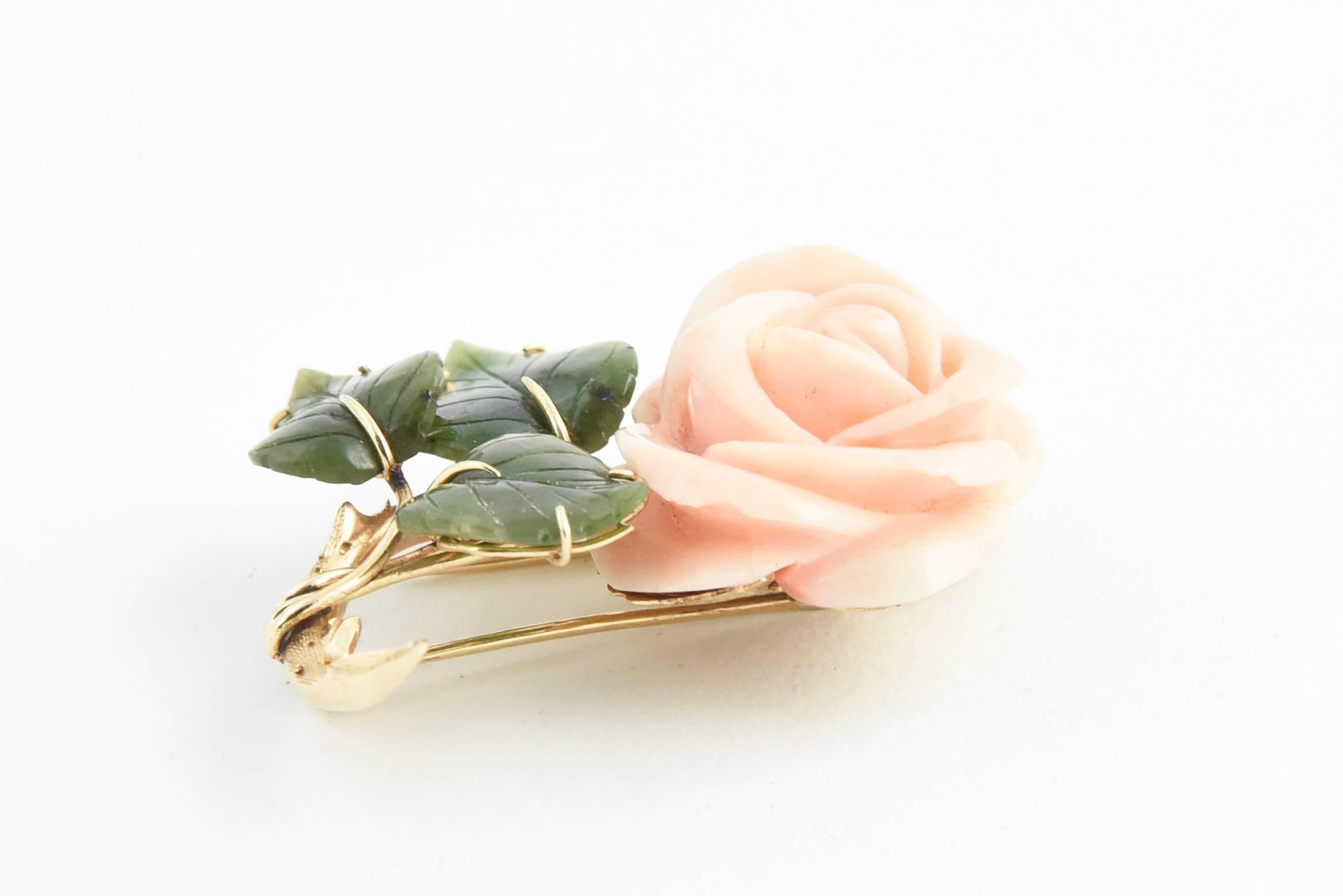 Coral Rose Flower Gold Brooch with Jade Leaves In Good Condition In Miami Beach, FL
