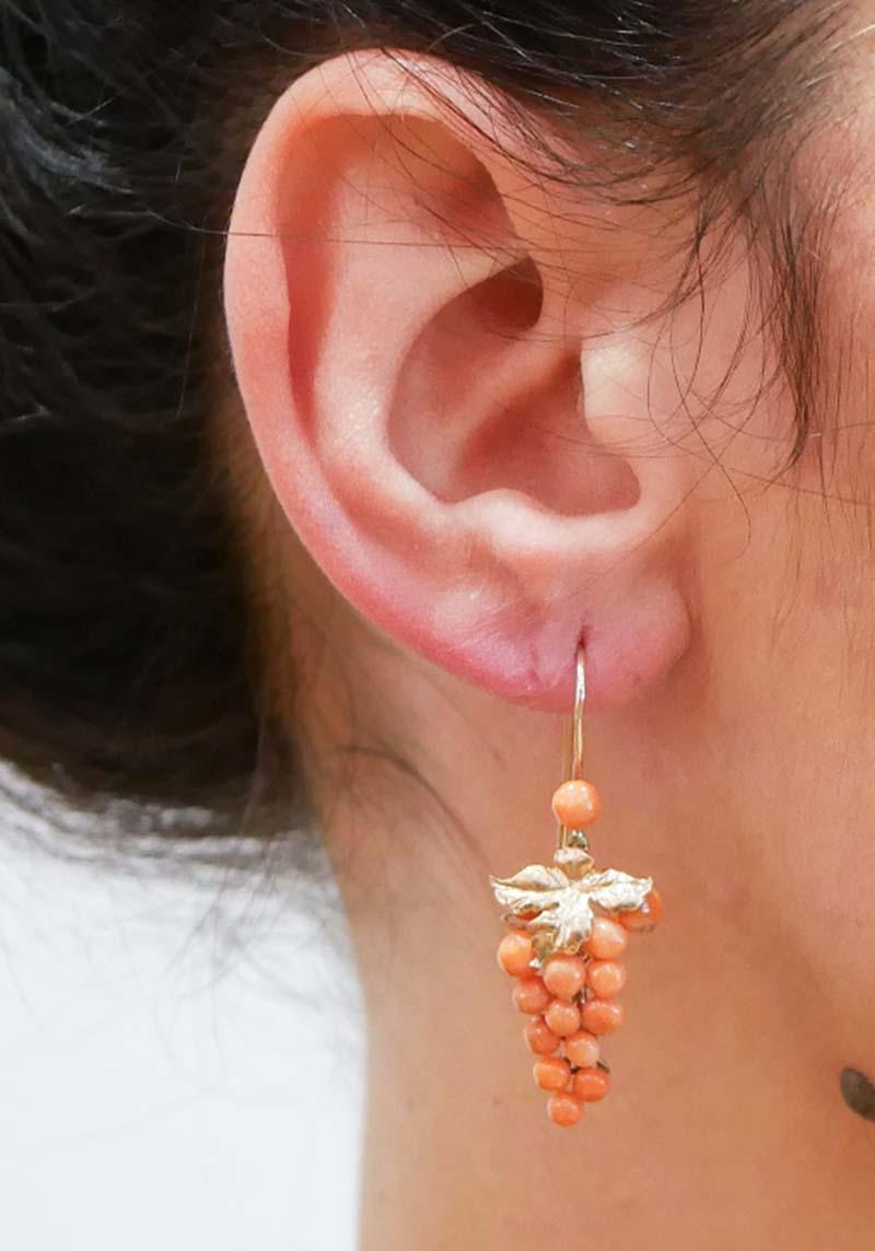 Coral, Orecchini pendenti in oro rosa. In condizioni buone in vendita a Marcianise, Marcianise (CE)