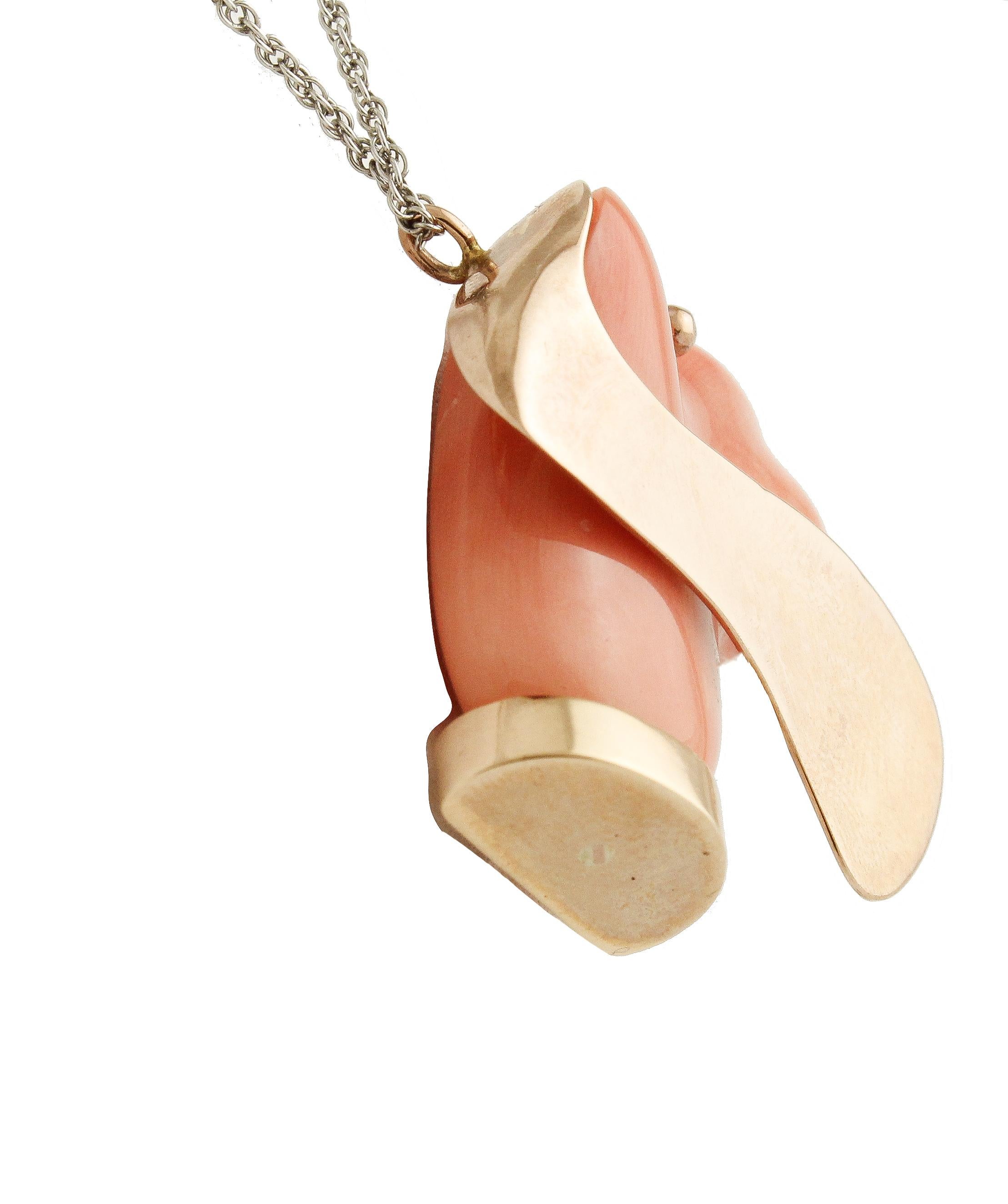 Fabulous dog shape pendant necklace composed of coral and  ear, eye and neck in 9K rose gold
(the chain is only to make photos)
Coral 8.70 g 
Total Weight 13.50 g
R.F + guuo
Dimentions 3.3 cm X 3.5 cm 

For any inquiries,please contact the seller