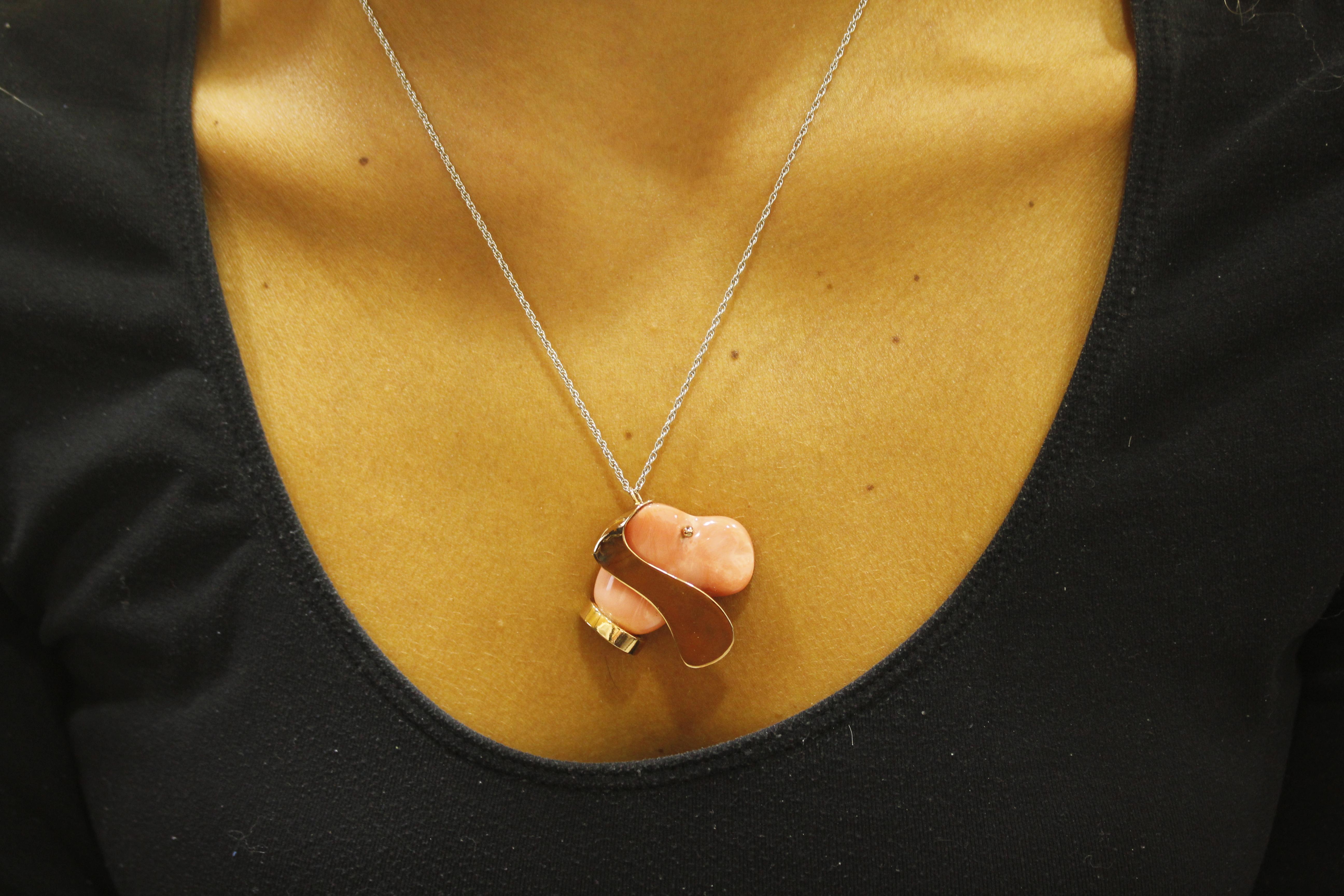 Orange/Red Coral, Rose Gold Dog Shape Pendant Necklace In Good Condition For Sale In Marcianise, Marcianise (CE)