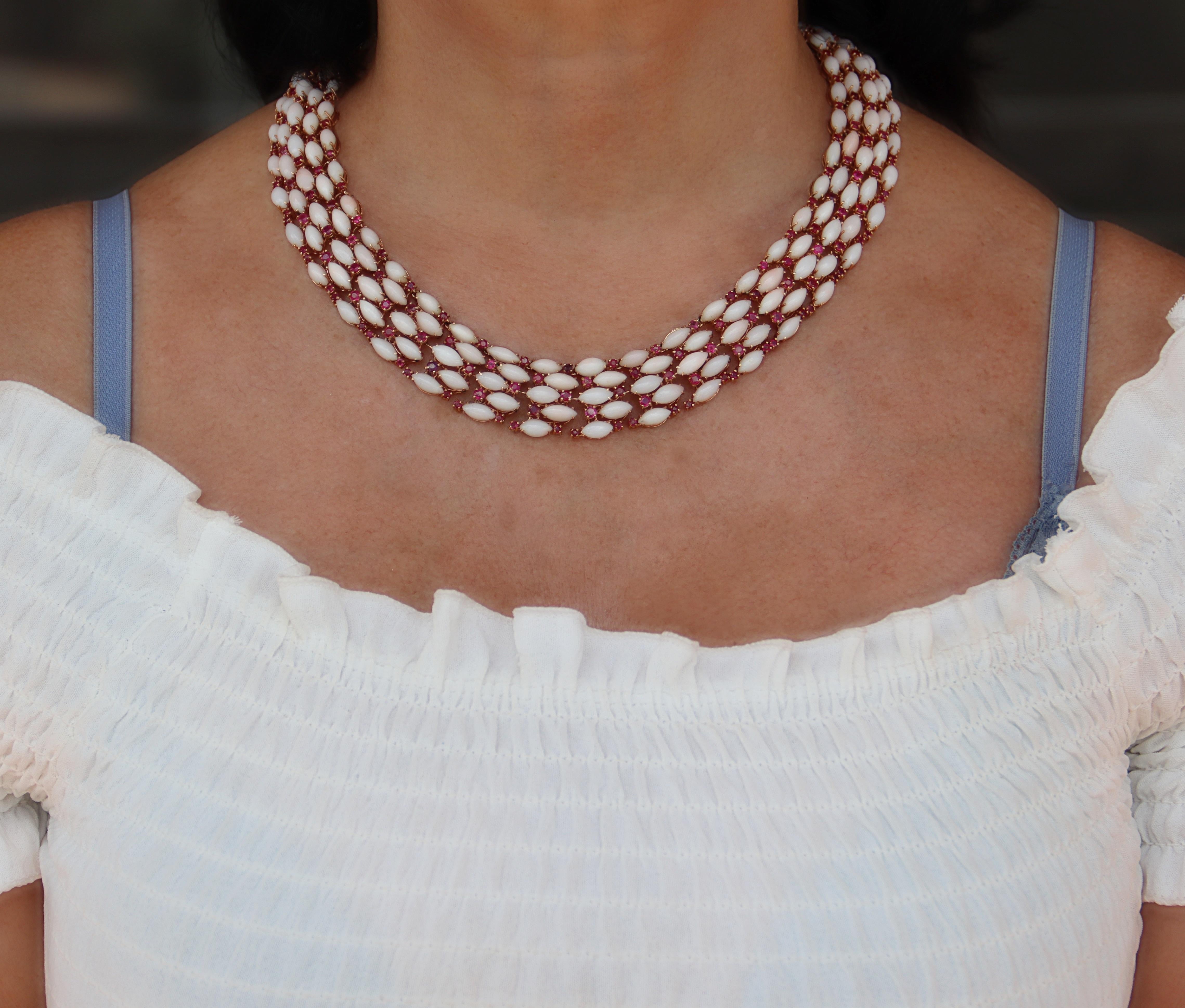 Collana girocollo in oro giallo 14 carati con corallo e rubini In condizioni Nuovo in vendita a Marcianise, IT