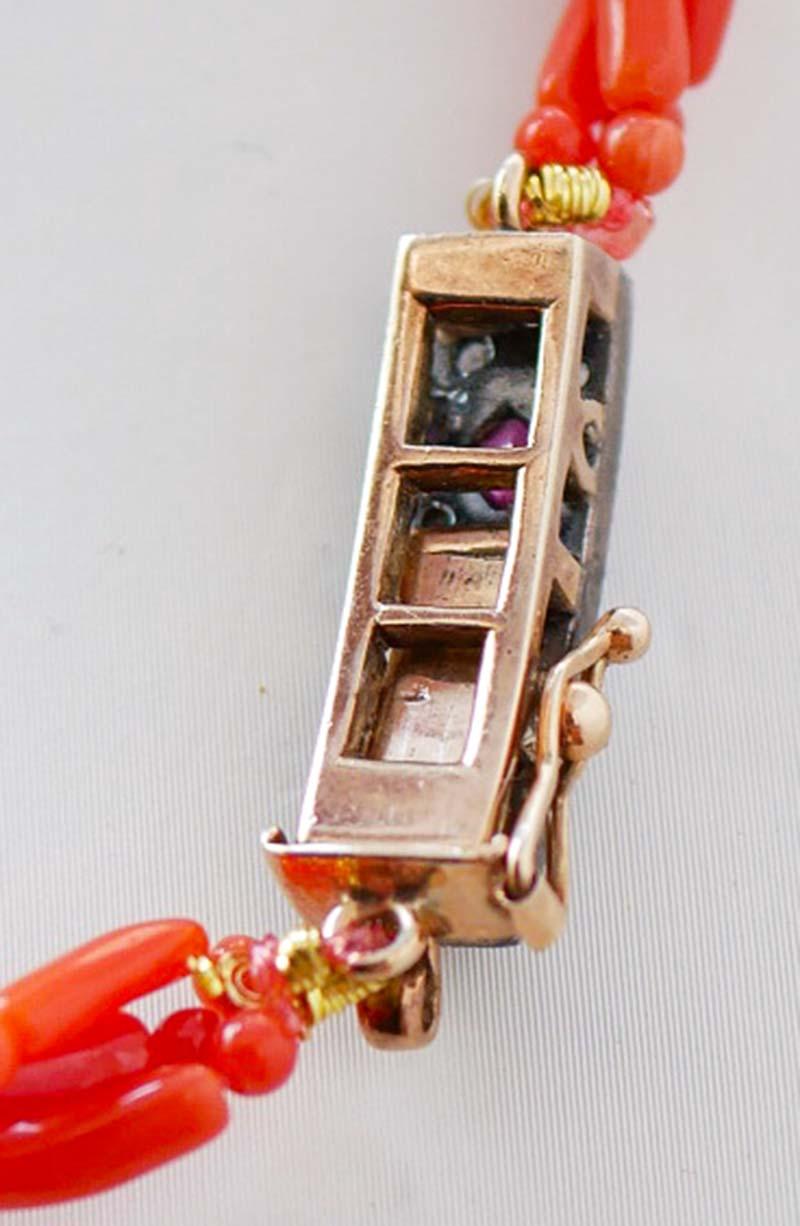 Taille mixte Corail, rubis, diamants, collier en or rose et argent 12 carats. en vente