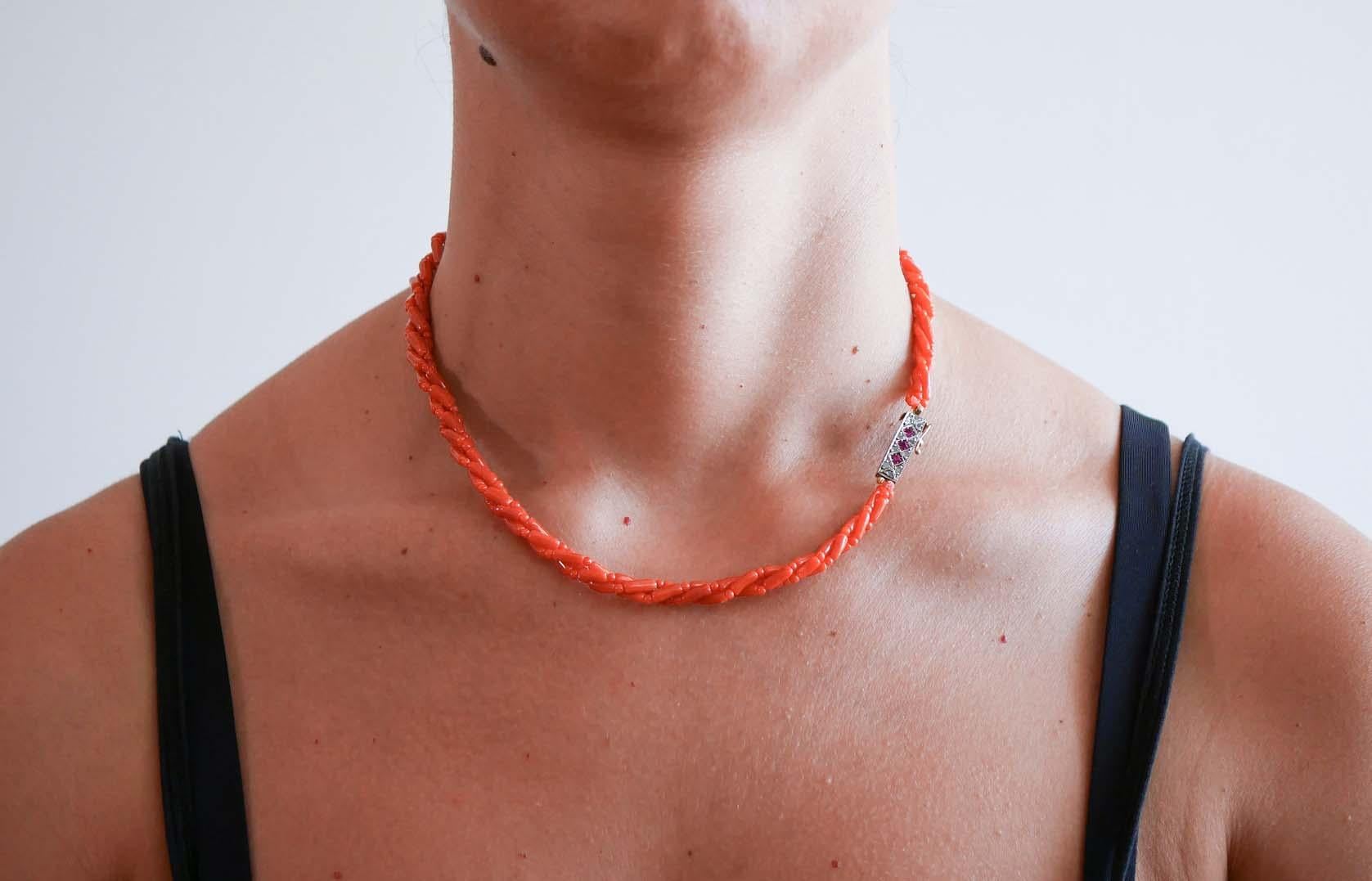 Corail, rubis, diamants, collier en or rose et argent 12 carats. Bon état - En vente à Marcianise, Marcianise (CE)