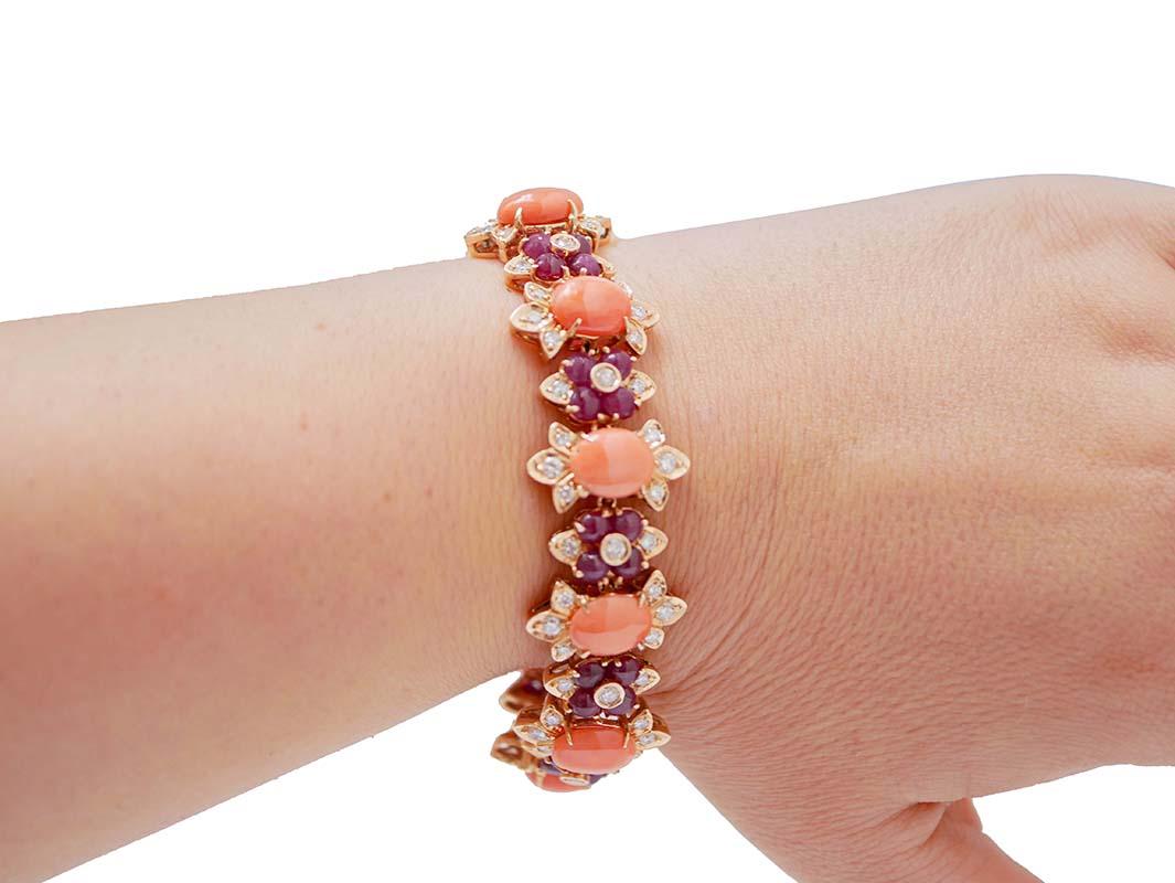Taille mixte Corail, rubis, diamants, bracelet Retrò en or rose 14 carats. en vente