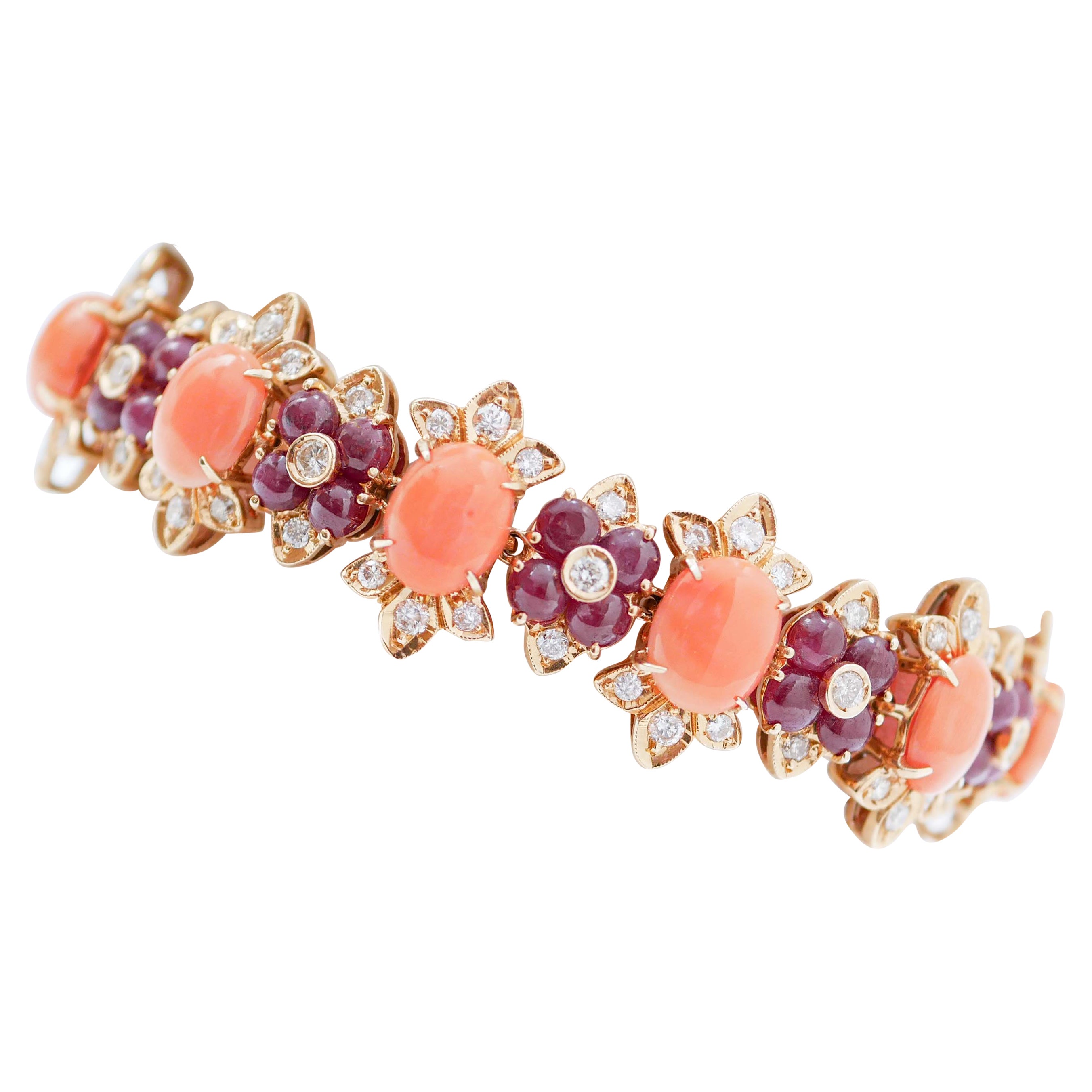 Bracciale Retrò in corallo, rubini, diamanti, oro rosa 14 carati.