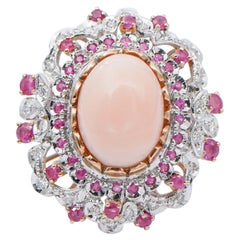 Anello con corallo, rubini, diamanti, oro rosa 14 carati