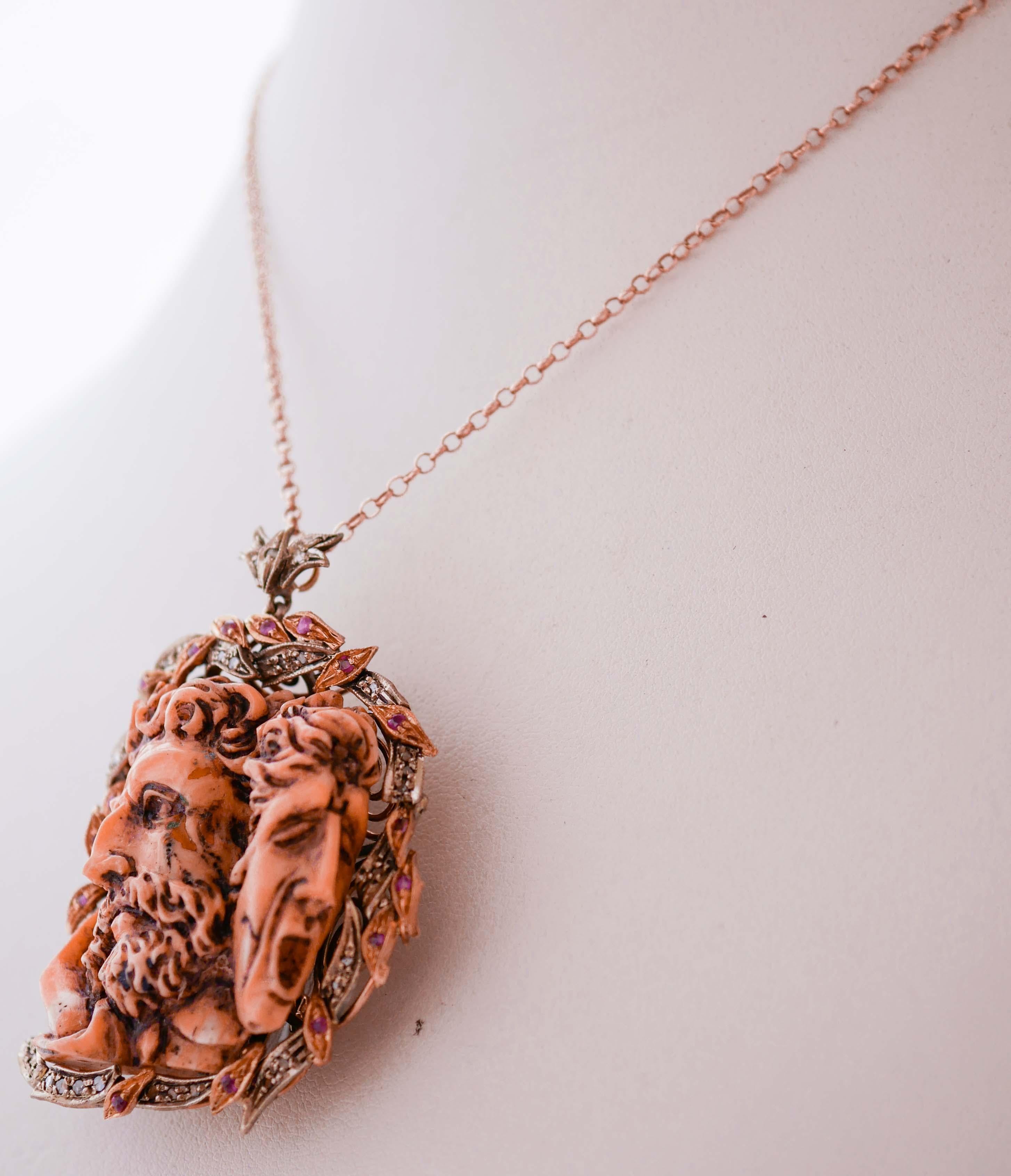 Rétro Broche/pendentif en corail, rubis, diamants et or rose. en vente