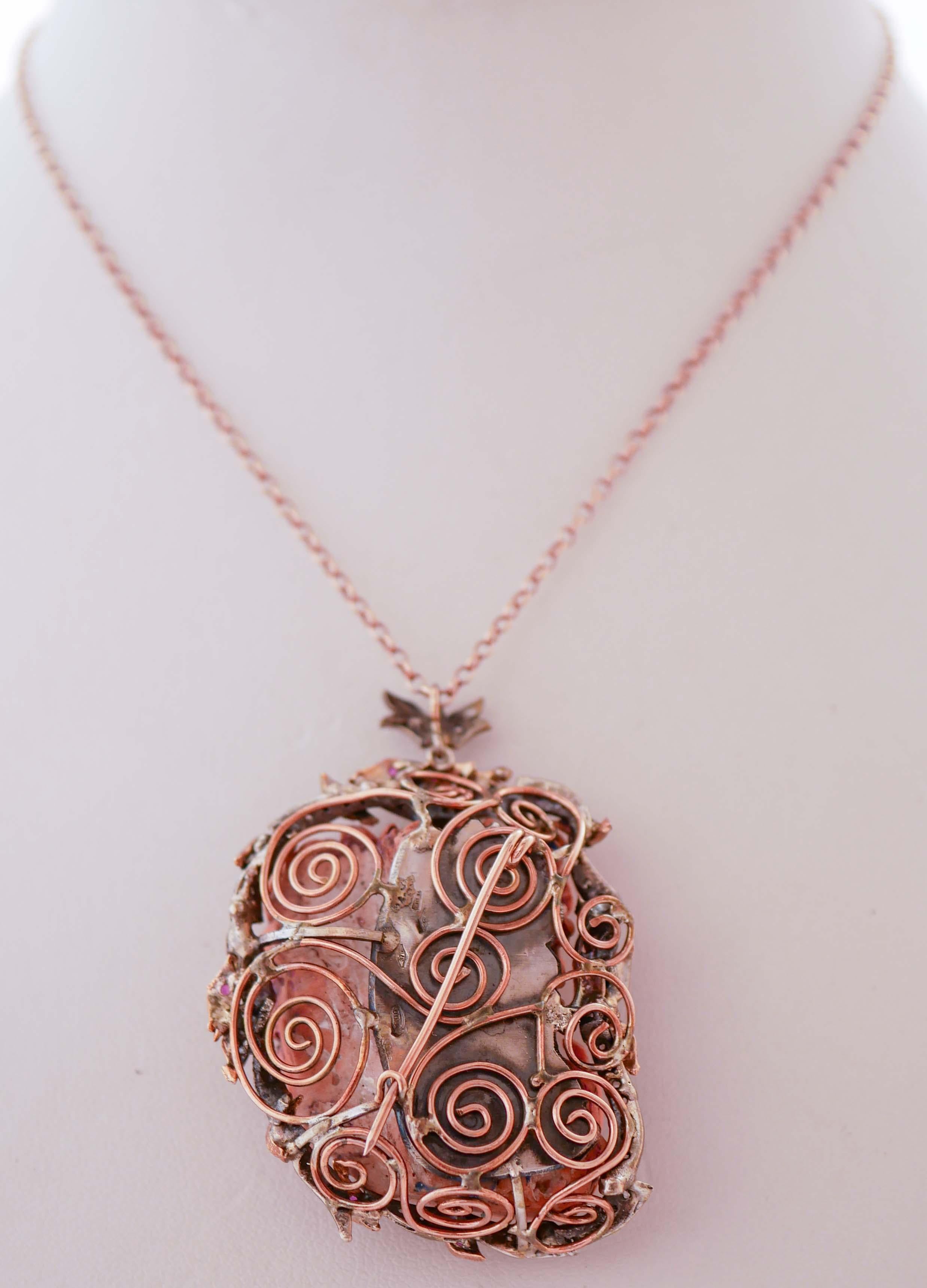 Taille mixte Broche/pendentif en corail, rubis, diamants et or rose. en vente
