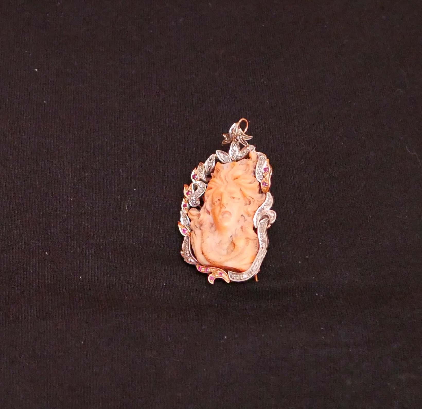Broche/pendentif en corail, rubis, diamants et or rose. en vente 2