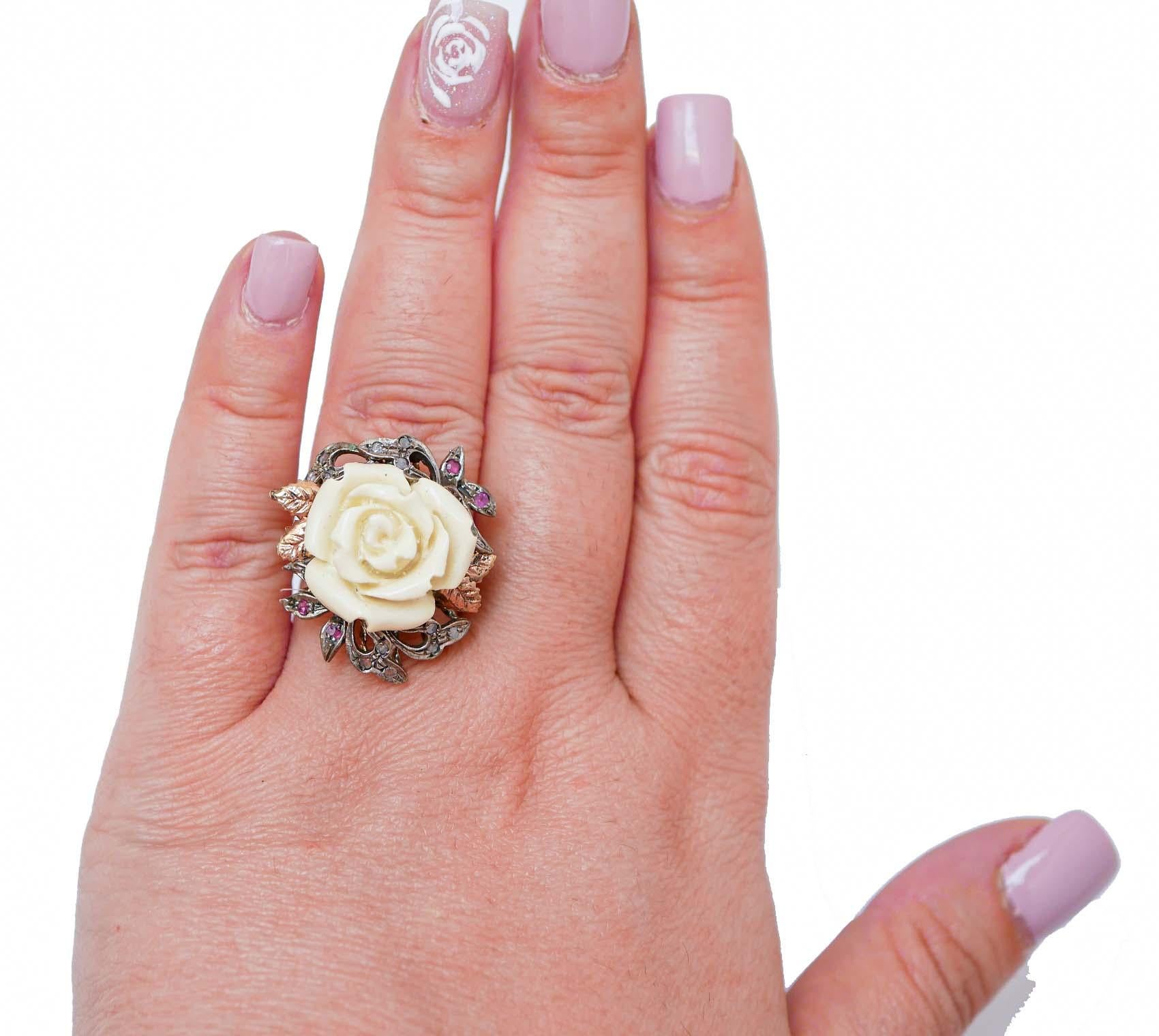 Taille mixte Coral, Rubies, Diamonds, Rose Gold and Silver Ring. en vente
