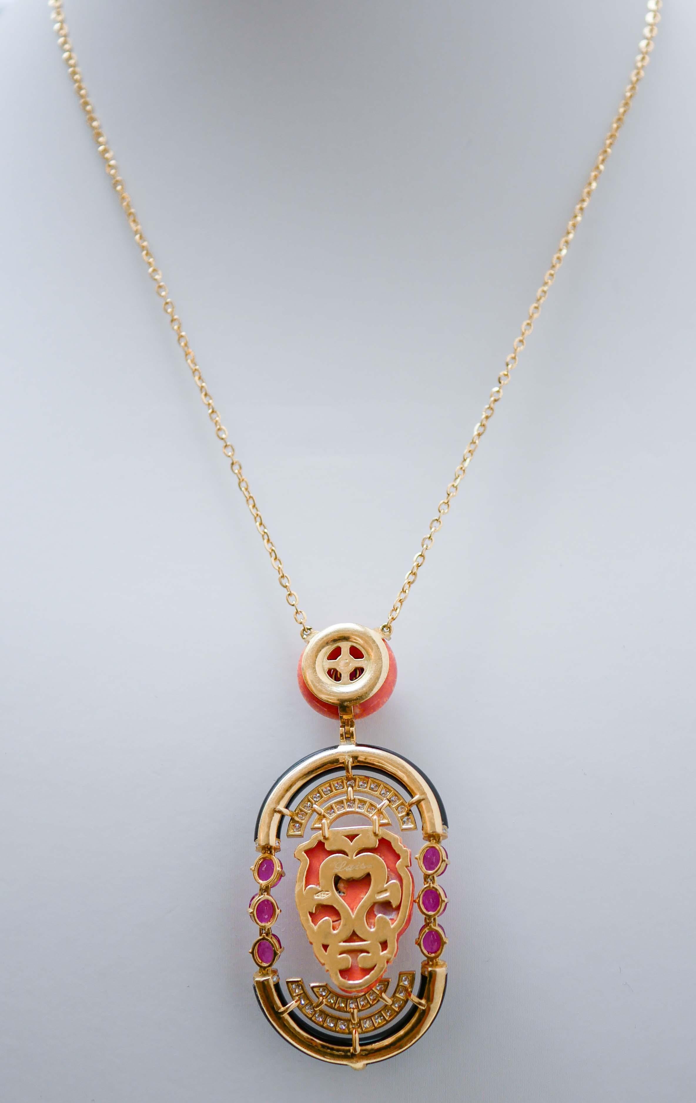 Coral, Rubies, Onyx, Diamonds, 18 Karat Yellow Gold Pendant Necklace. In Good Condition For Sale In Marcianise, Marcianise (CE)