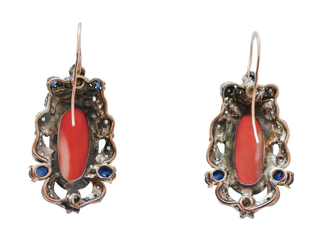 Rétro Orecchini in corallo, zaffiri, diamanti, oro rosa 14 carati e argento. in vendita