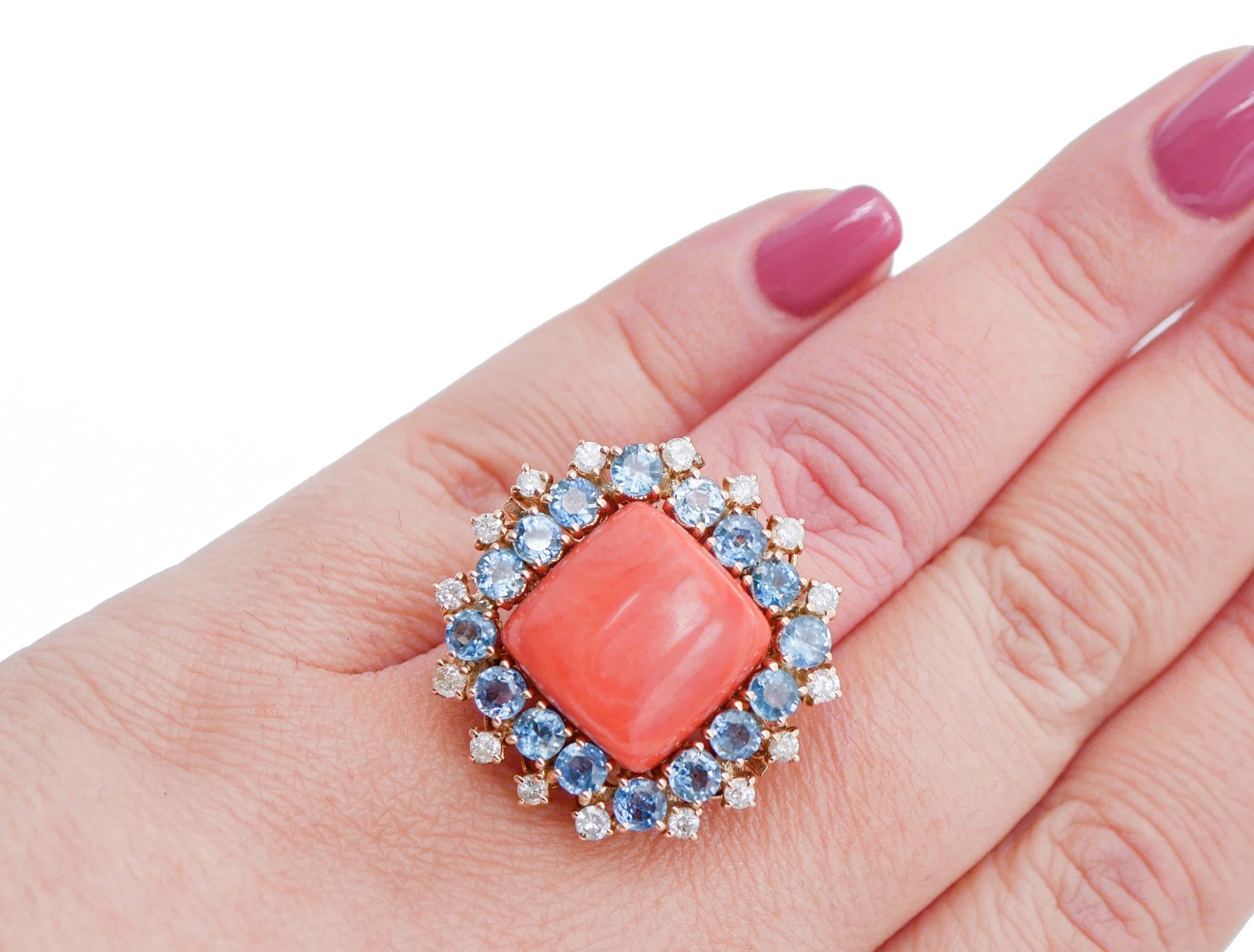 Anello Retrò con corallo, zaffiri, diamanti, oro rosa 14 carati In condizioni buone in vendita a Marcianise, Marcianise (CE)