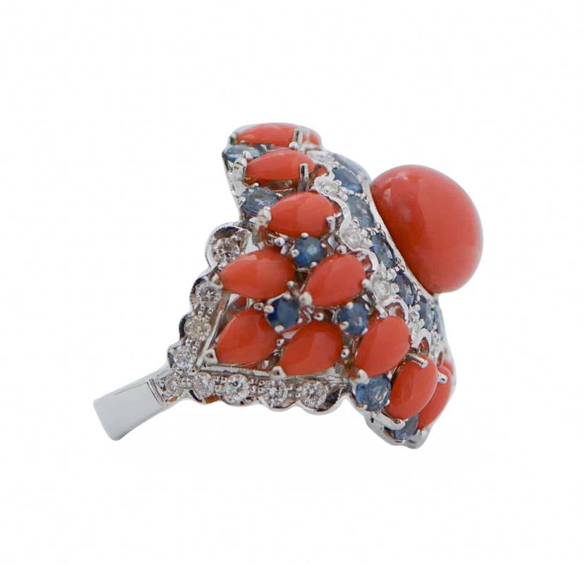 Amazing ring in 14 kt white gold structure mounted with a central coral surrounded by diamonds, sapphires and drop corals.
This ring was totally handmade by Italian master goldsmiths and it is in perfect conditions.
Diamonds 1.07 ct
Sapphires 5.17