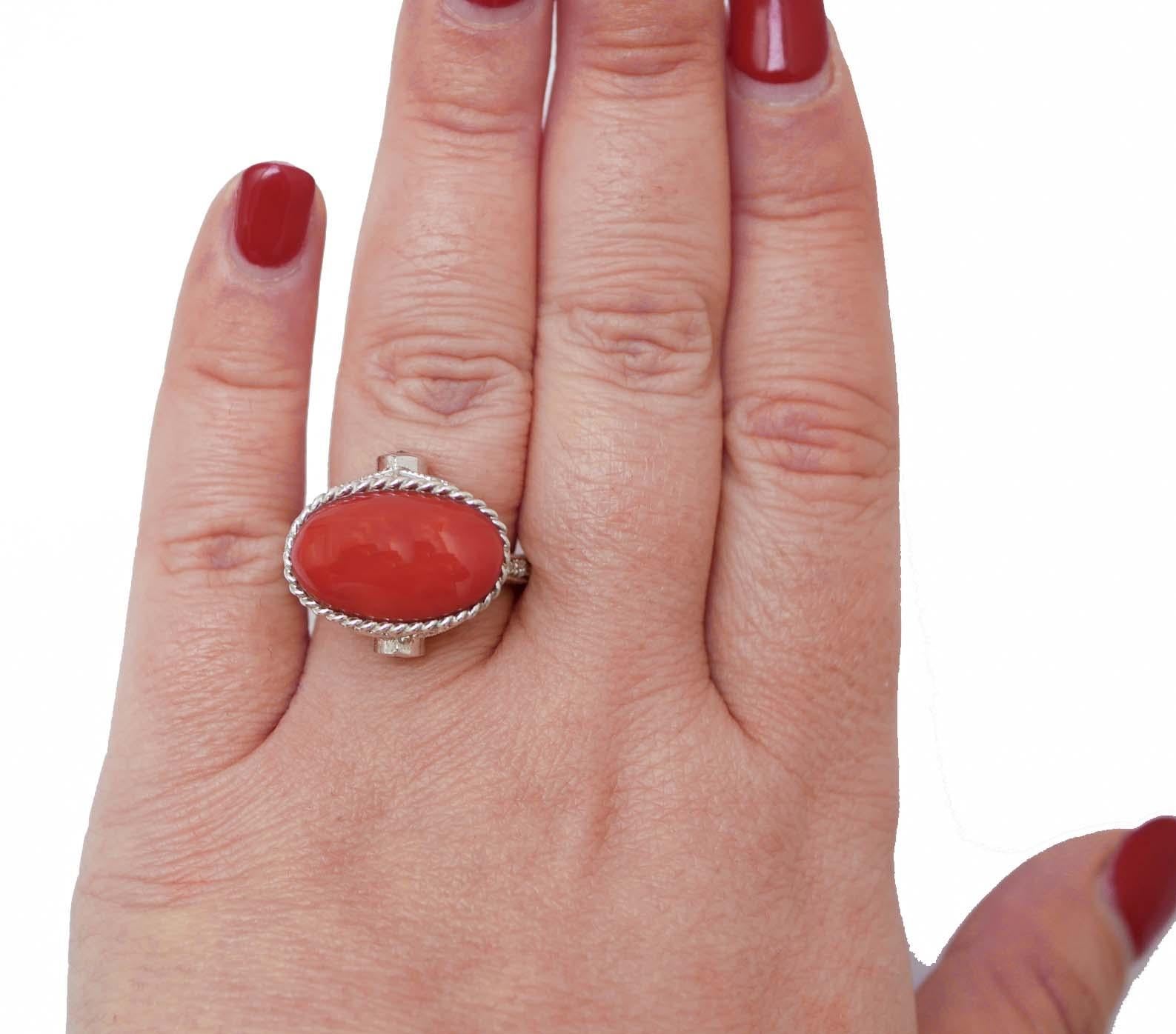 Coral, Sapphires, Diamonds, Platinum Ring. In Good Condition For Sale In Marcianise, Marcianise (CE)