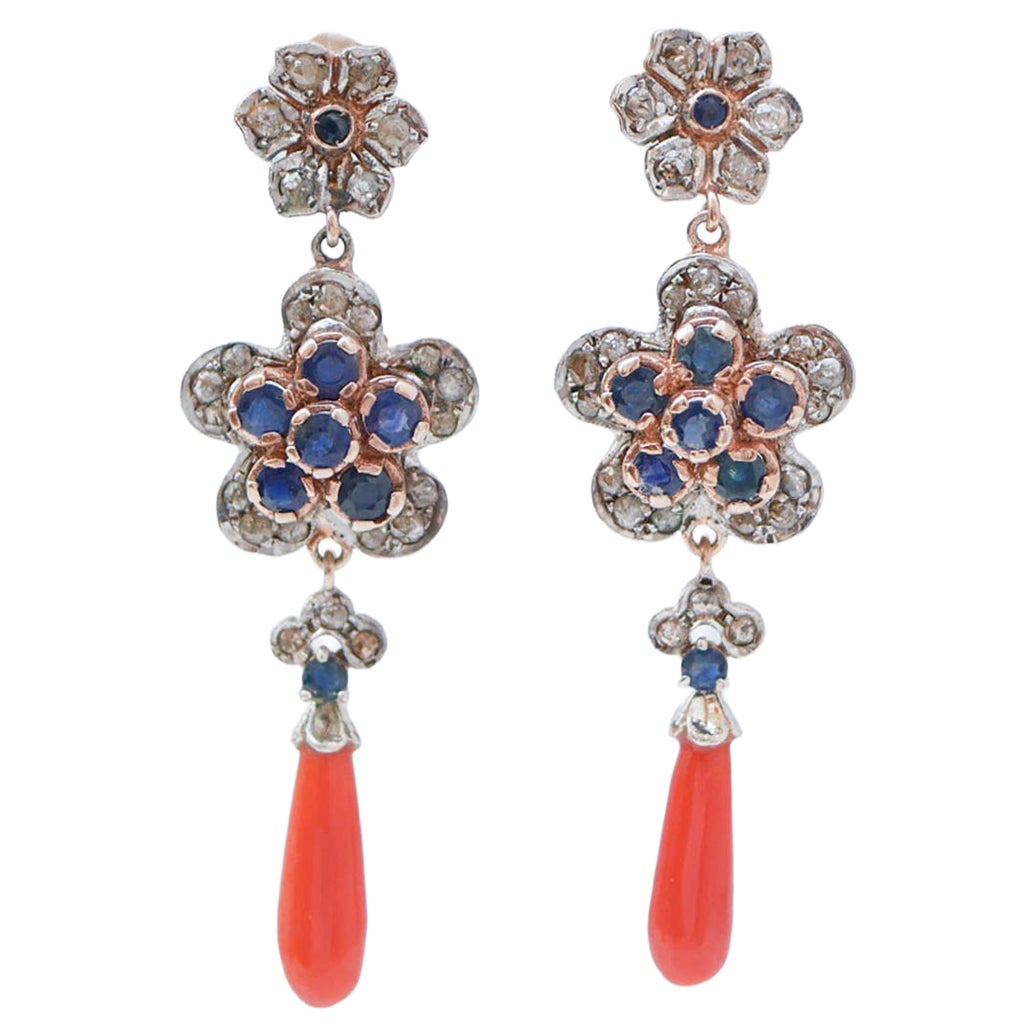 Orecchini in corallo, zaffiri, diamanti, oro rosa e argento.