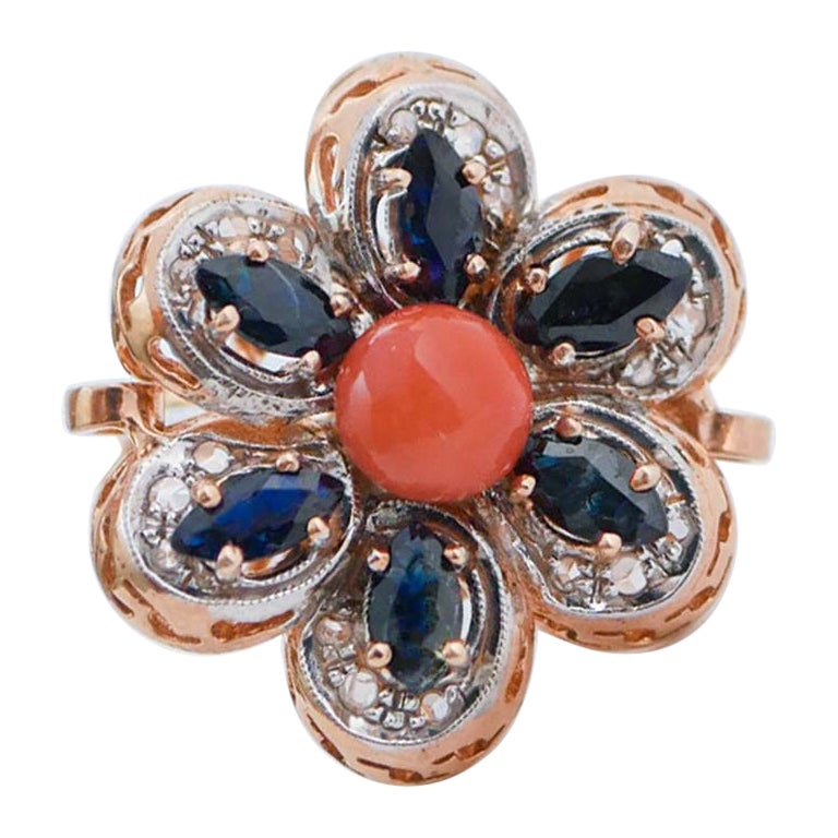 Anello in corallo, zaffiri, diamanti, oro rosa e argento.