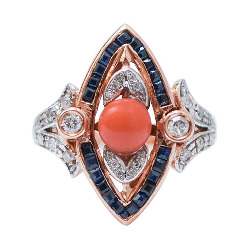 Anello in corallo, zaffiri, diamanti, oro rosa e argento.