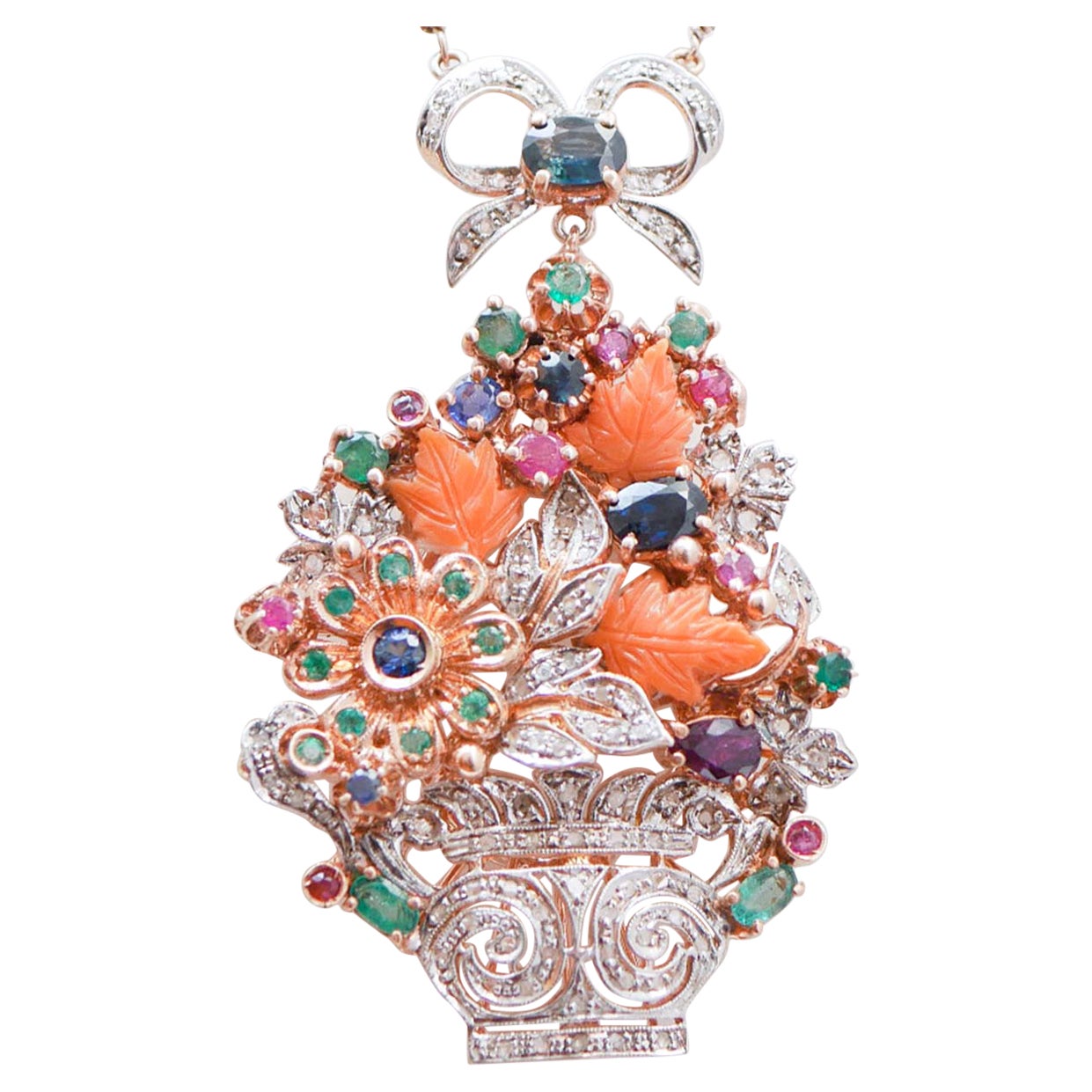 Corallo, zaffiri. Collana con ciondolo in diamanti, rubini, smeraldi, oro e argento in vendita