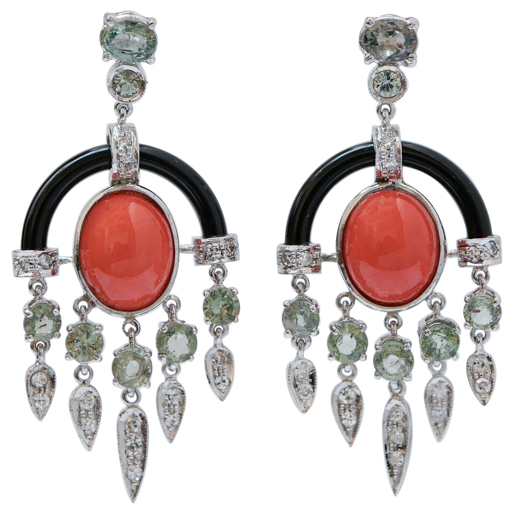 Boucles d'oreilles en corail, saphirs, onyx, diamants, platine et or blanc 14 carats