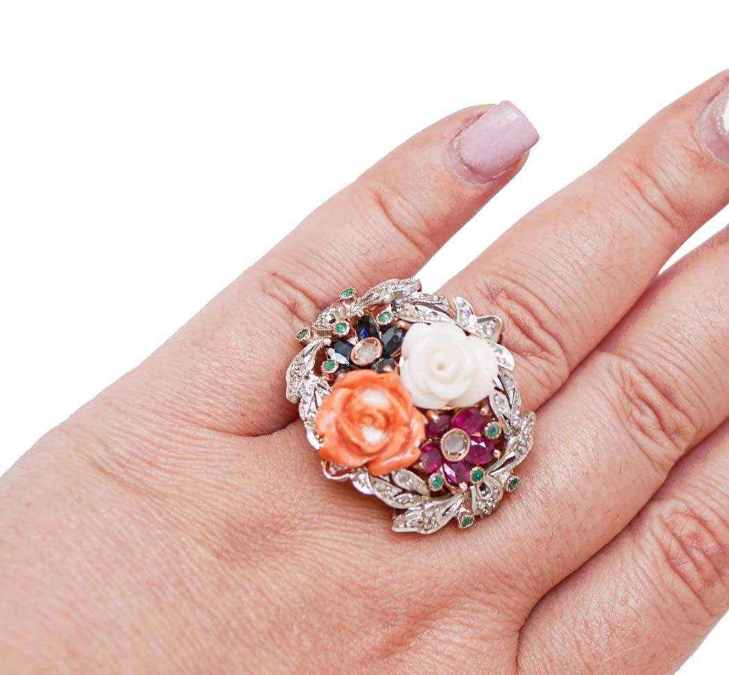 Coral, Sapphires, Rubies, Emeralds, Diamonds, Rose Gold and Silver Ring. In Good Condition For Sale In Marcianise, Marcianise (CE)