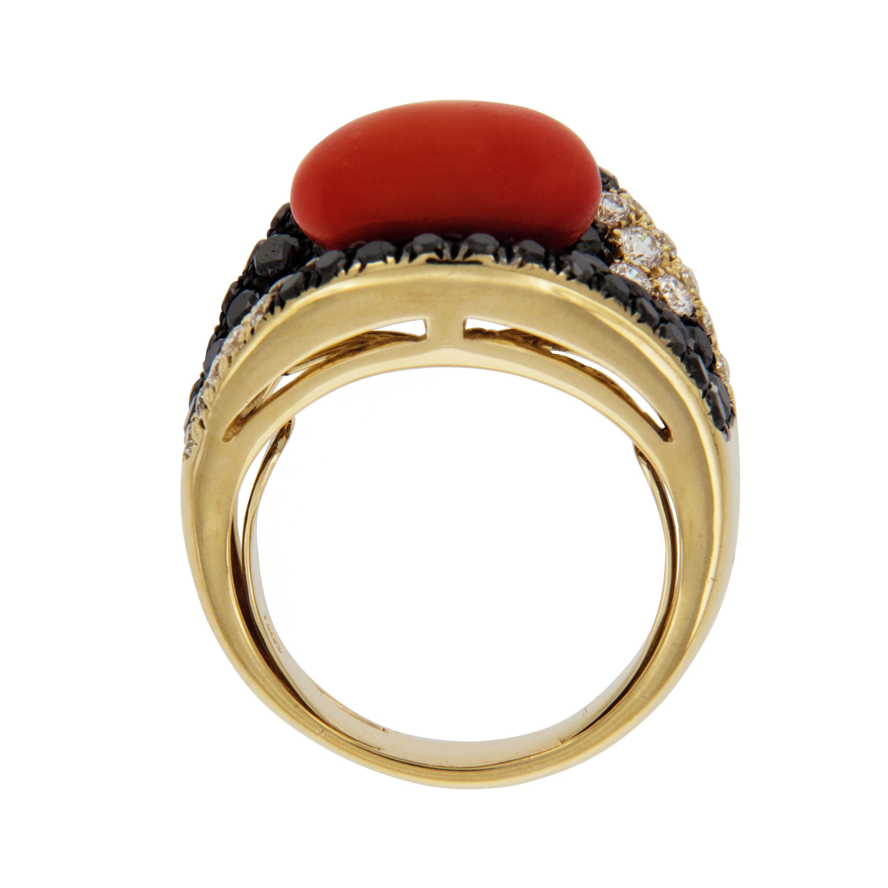 Contemporary Coral Set with Black/White Diamonds 18 Karat Yellow Gold Ring Made in Italy For Sale