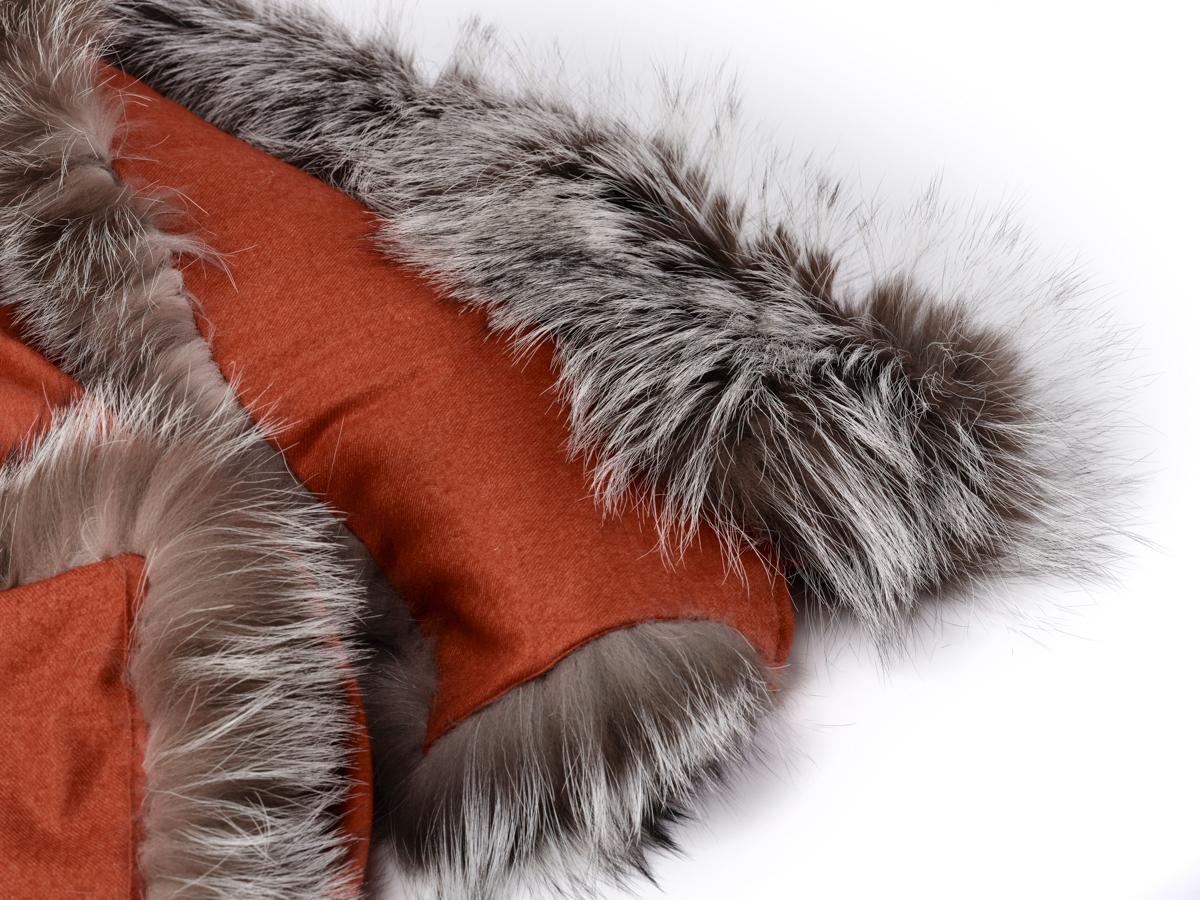 Coral Silky Silver Fox Fur Cashmere Silk Throw Luxury Blanket by Muchi Decor In New Condition For Sale In Poviglio, IT