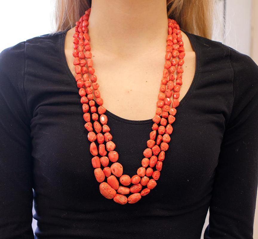 Taglio misto Coral, Silver Closure Multi-Strands Necklace in vendita