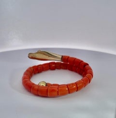 Bracciale serpente di corallo con perline a fila singola in oro giallo 9K