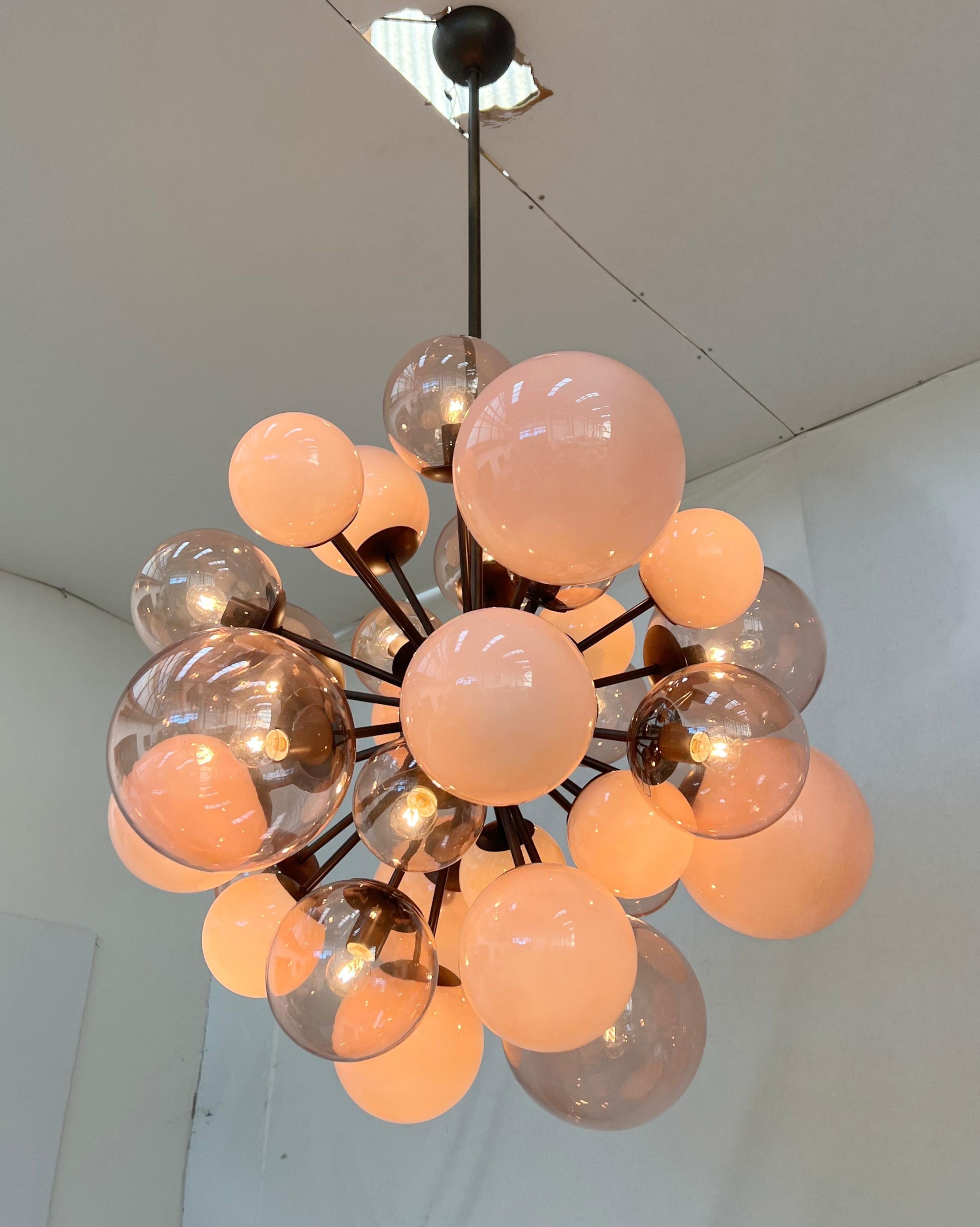 Lustre Spoutnik en corail de Fabio Ltd en vente 3
