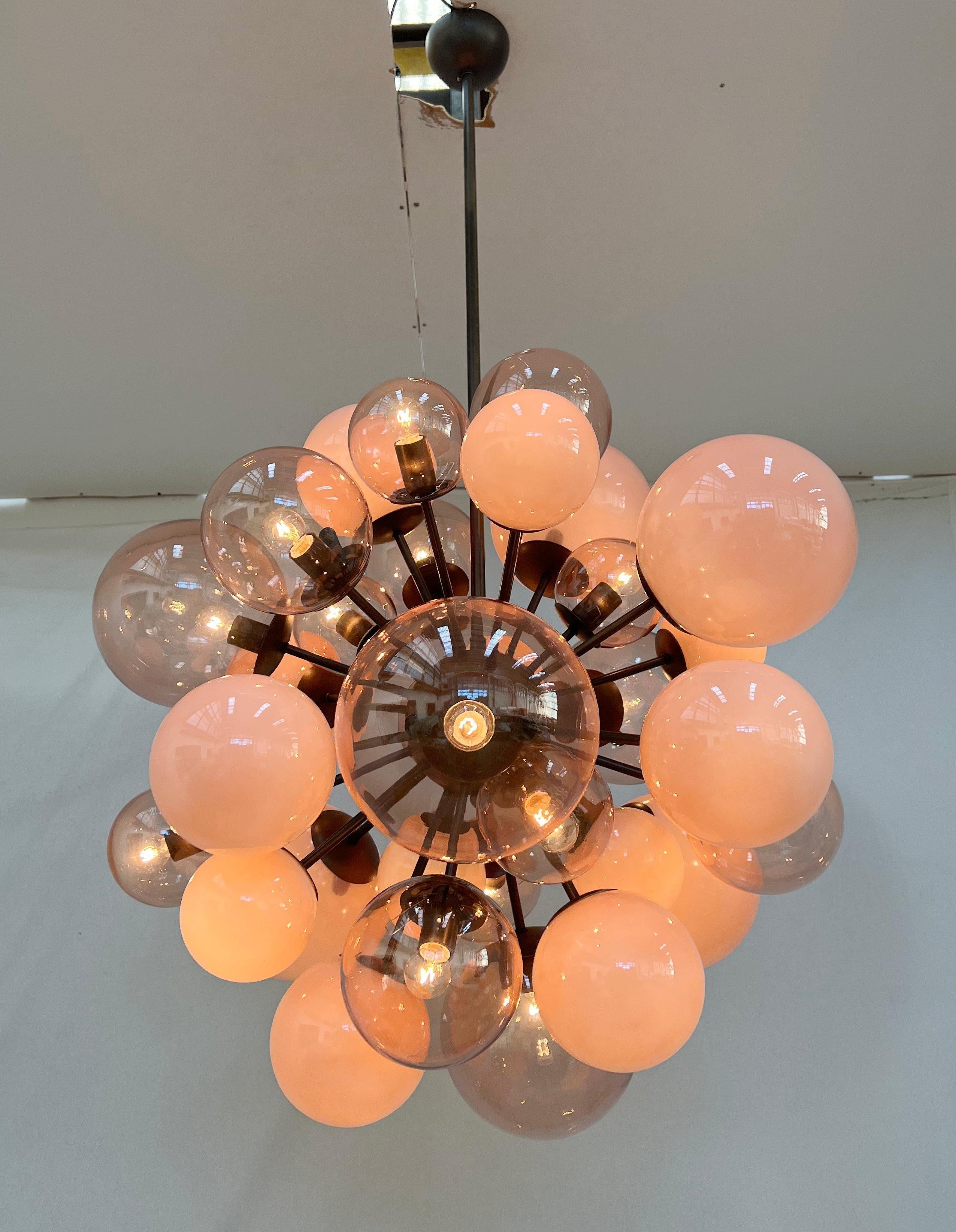 Verre de Murano Lustre Spoutnik en corail de Fabio Ltd en vente