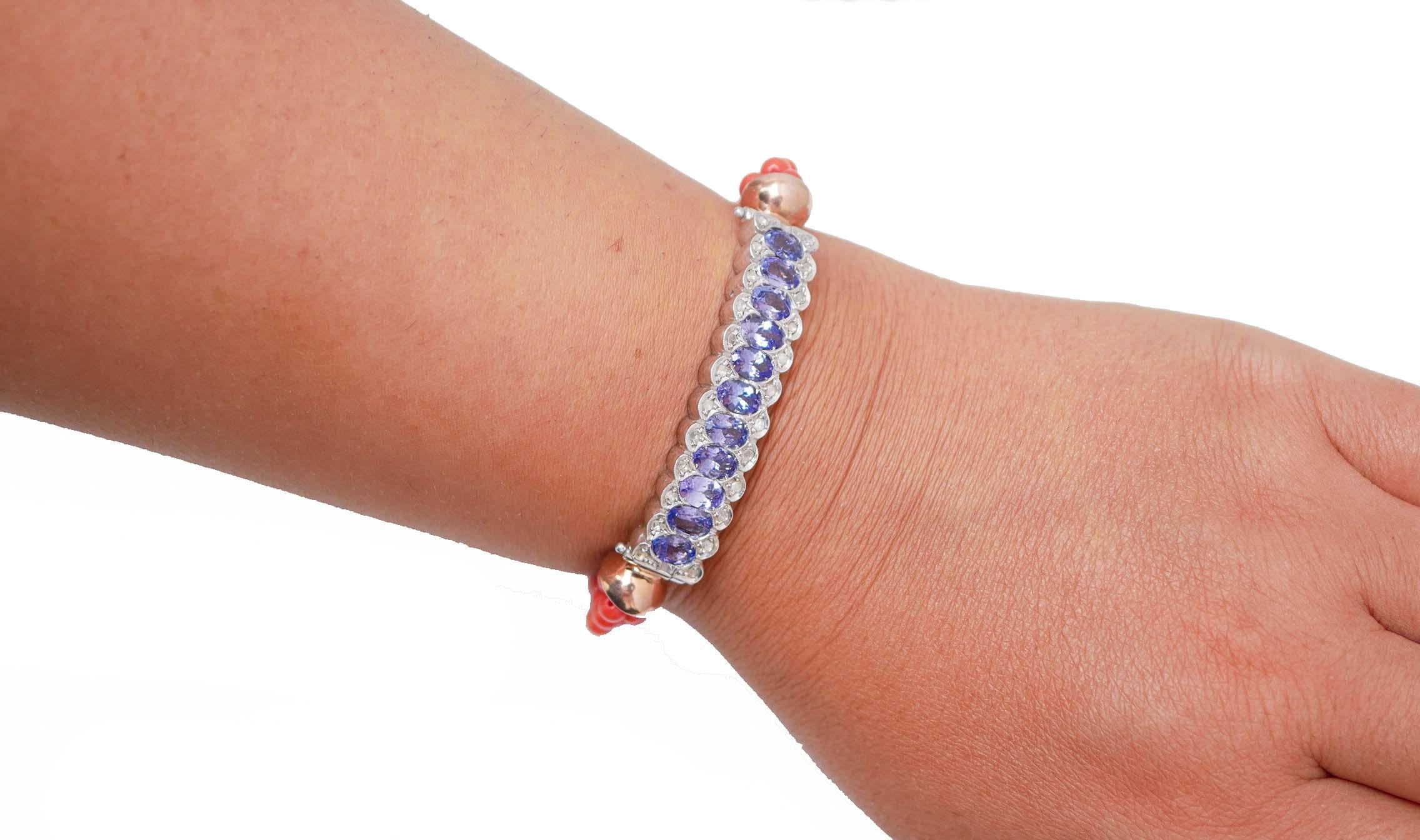 Taille mixte Bracelet en corail, tanzanite, diamants, or rose et argent. en vente