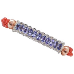 Bracelet en corail, tanzanite, diamants, or rose et argent.