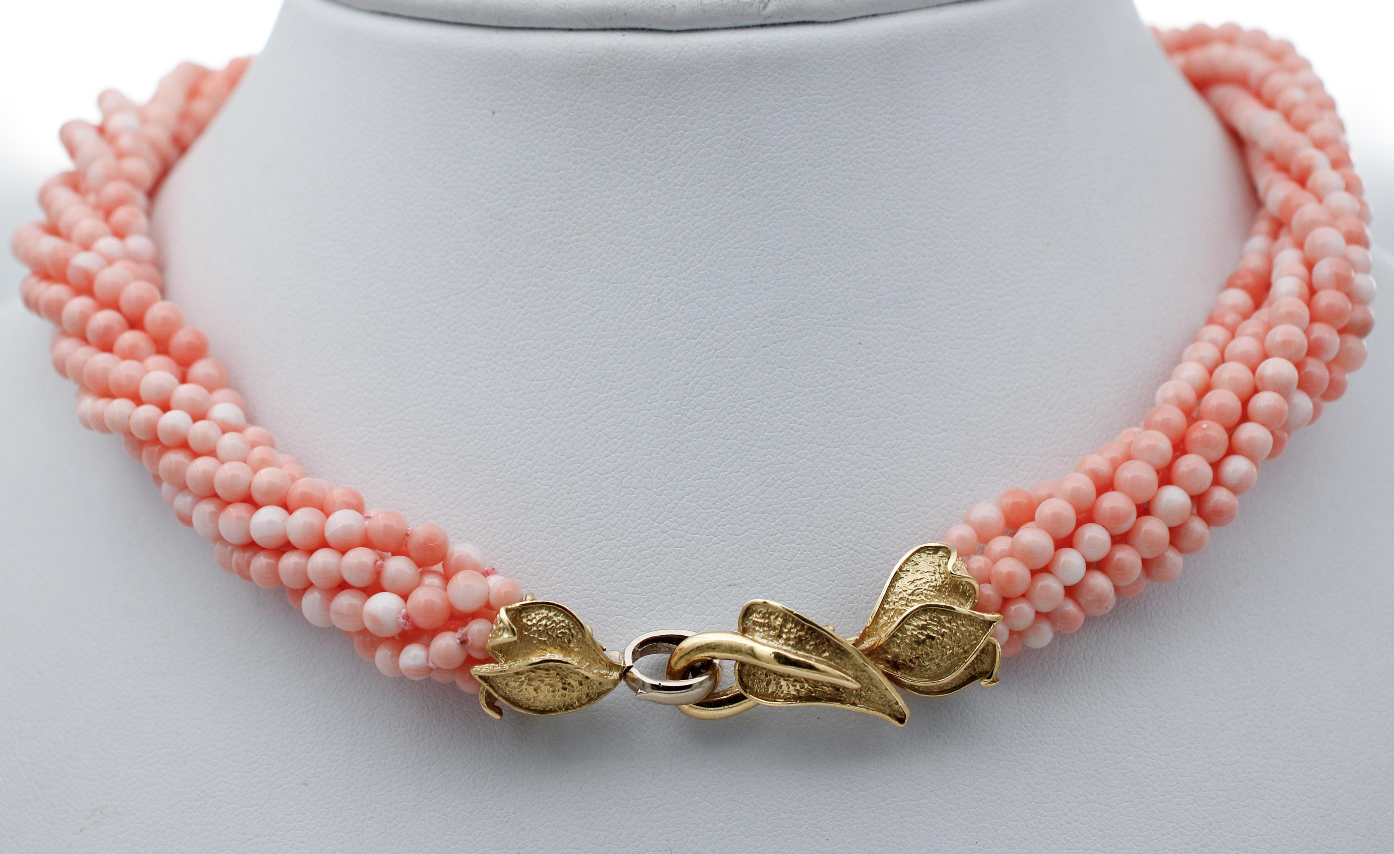 Retro Coral Torchon Necklace with 18 Karat Yellow Gold Leaves Closure For Sale