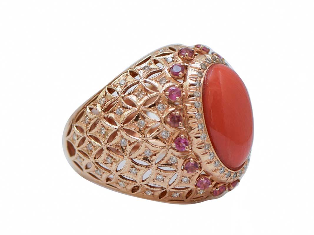 Amazing ring in 14 kt rose gold structure mounted with a central coral surrounded by tourmaline and diamonds.
This ring was totally handmade by Italian master goldsmiths and it is in perfect conditions.
Diamonds 0.78 ct
Tourmaline 0.77 ct
Coral 1.30