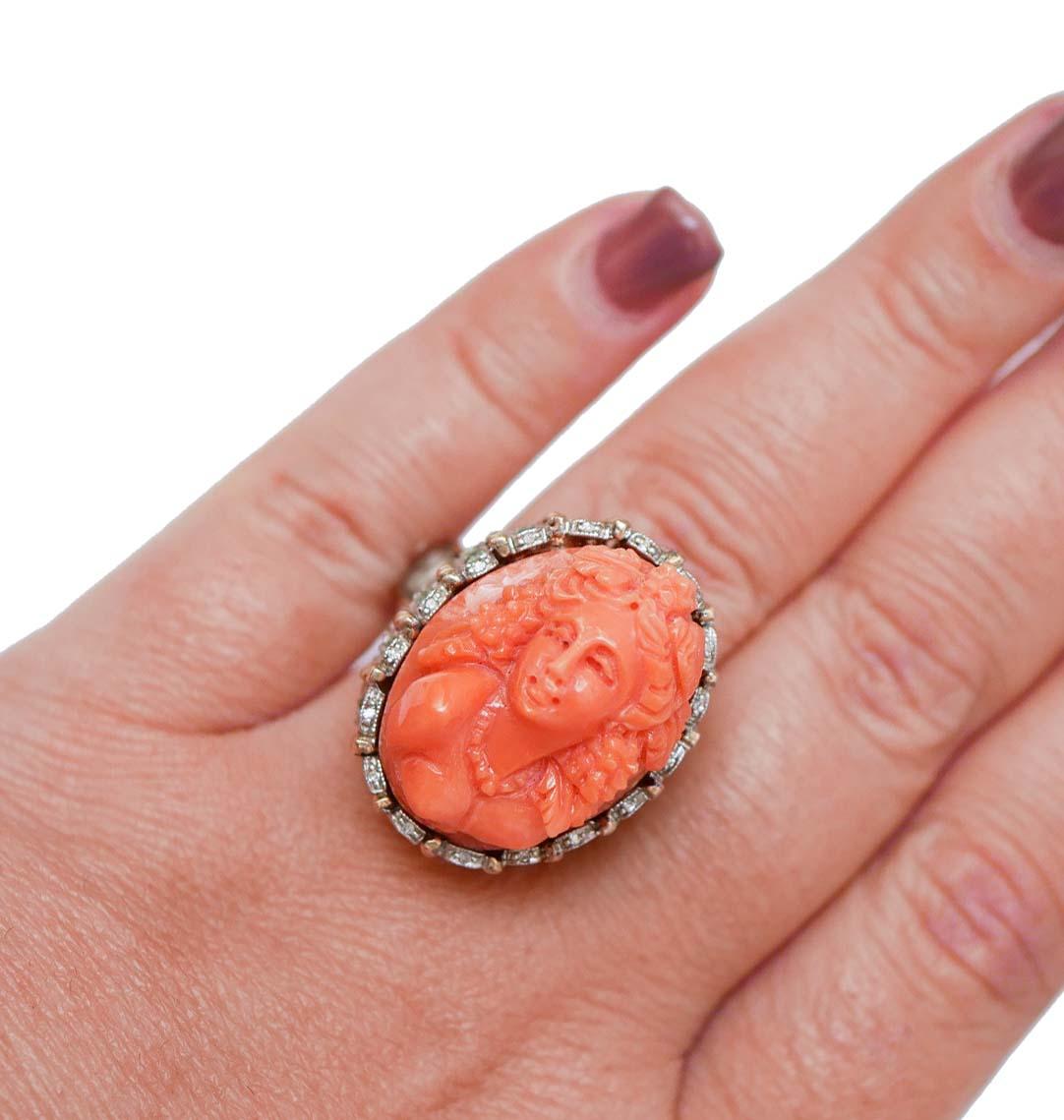 Coral, Tsavorite, Diamonds, 14 Karat Rose Gold and Silver Ring. In Good Condition For Sale In Marcianise, Marcianise (CE)