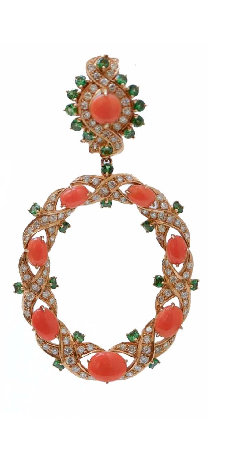 Beautiful earrings in 14 kt rose gold structure mounted with diamonds and tsavorite. Between of them, coral.
These earrings were totally handmade by Italian master goldsmiths and they are in perfect conditions.
Diamonds 4.68 ct
Tsavorite 4.71