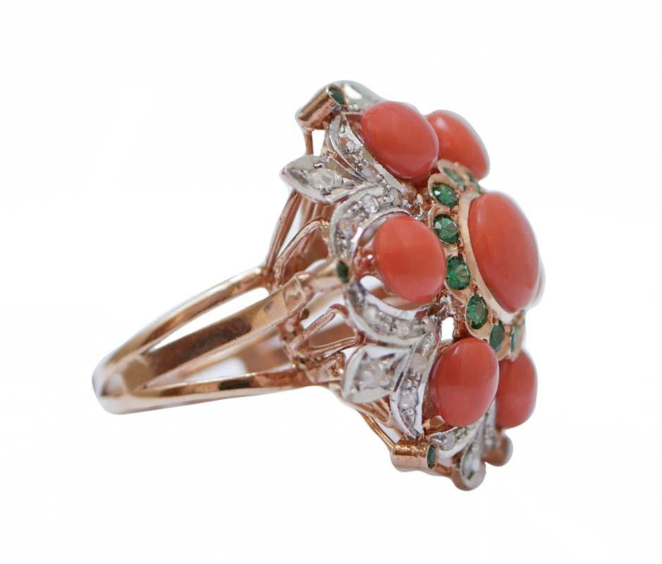 Amazing ring in 9 kt rose gold and silver structure mounted with corals surrounded by hydrothermal spinel and diamonds.
This ring was totally handmade by Italian master goldsmiths and it is in perfect conditions.
Diamonds 0.82 ct
Hydrothermal Spinel