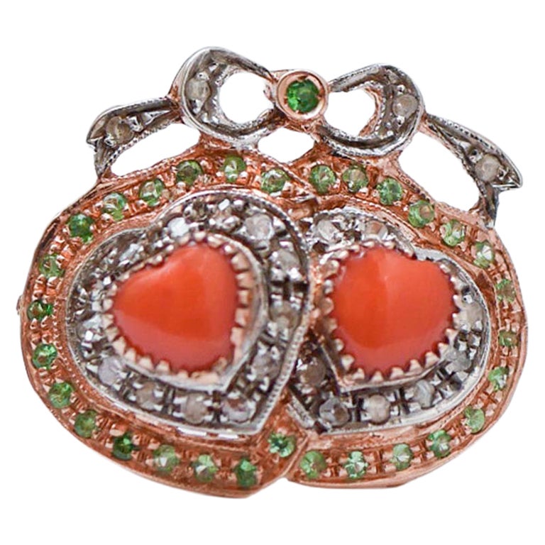 Anillo de Coral, Tsavorita, Diamantes, Oro Rosa y Plata. en venta