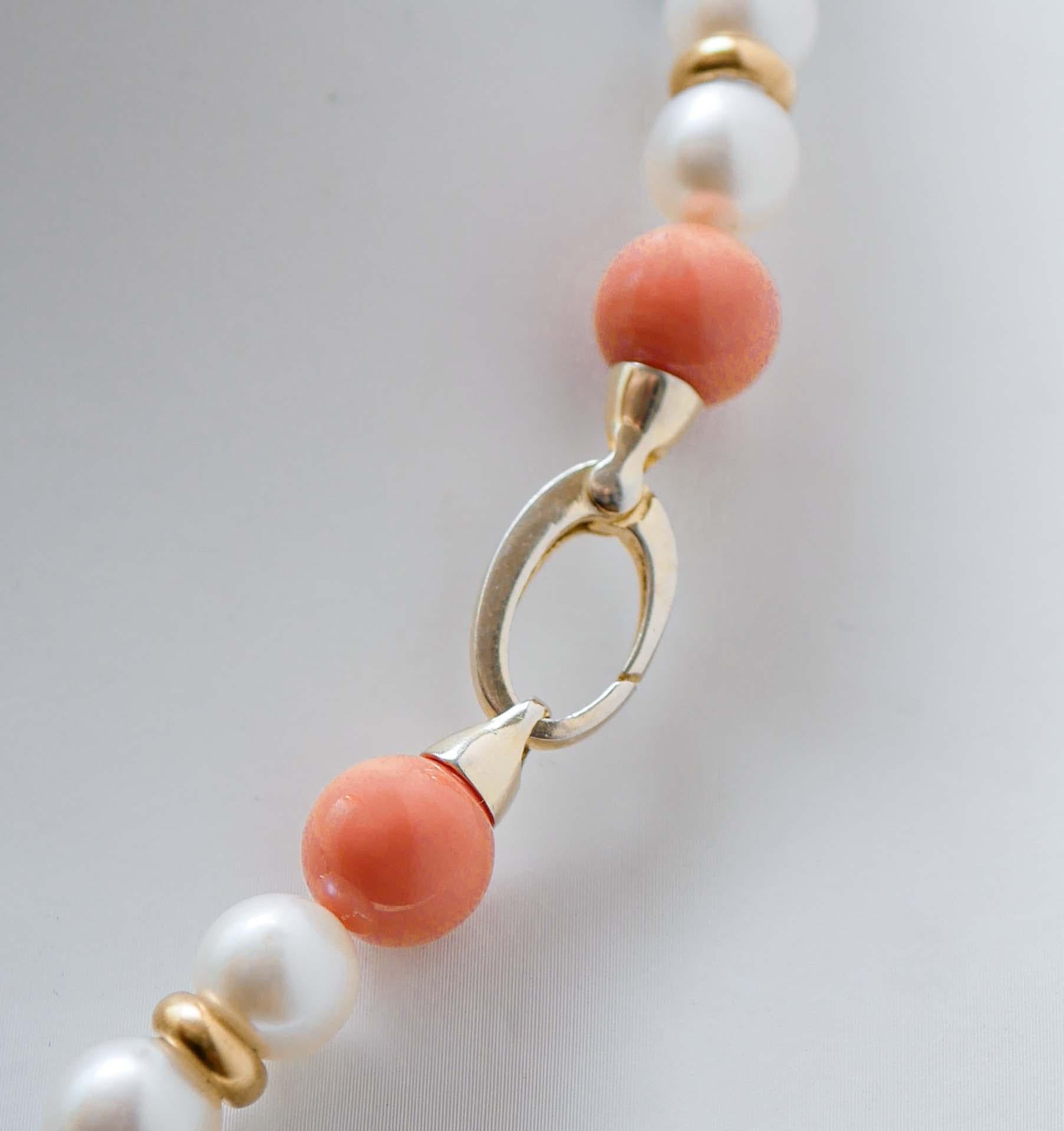Estetismo Collana in corallo, turchese, lapis, perle, oro giallo 18 kt e argento. in vendita