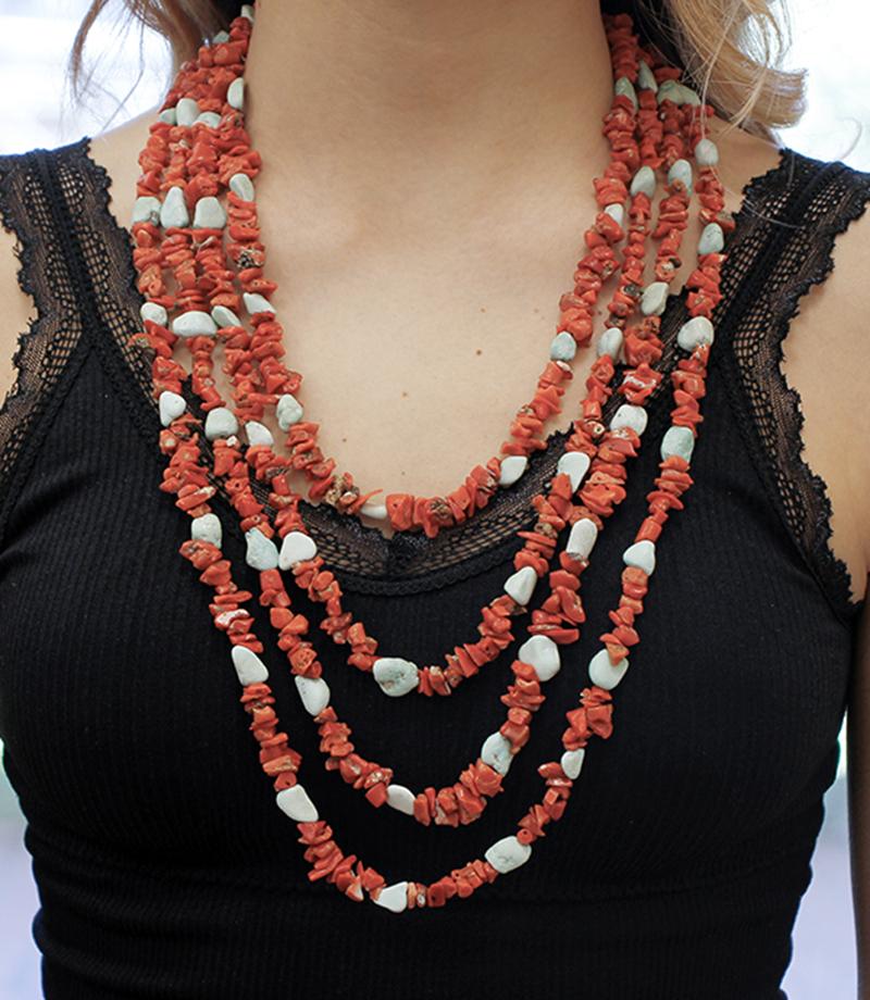 Collier de corail, turquoise, multibrins Pour femmes en vente