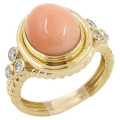 Diamantring mit ovalem Edelstein (4,05 Karat) in 14-karätigem Gelbgold, Hongkong