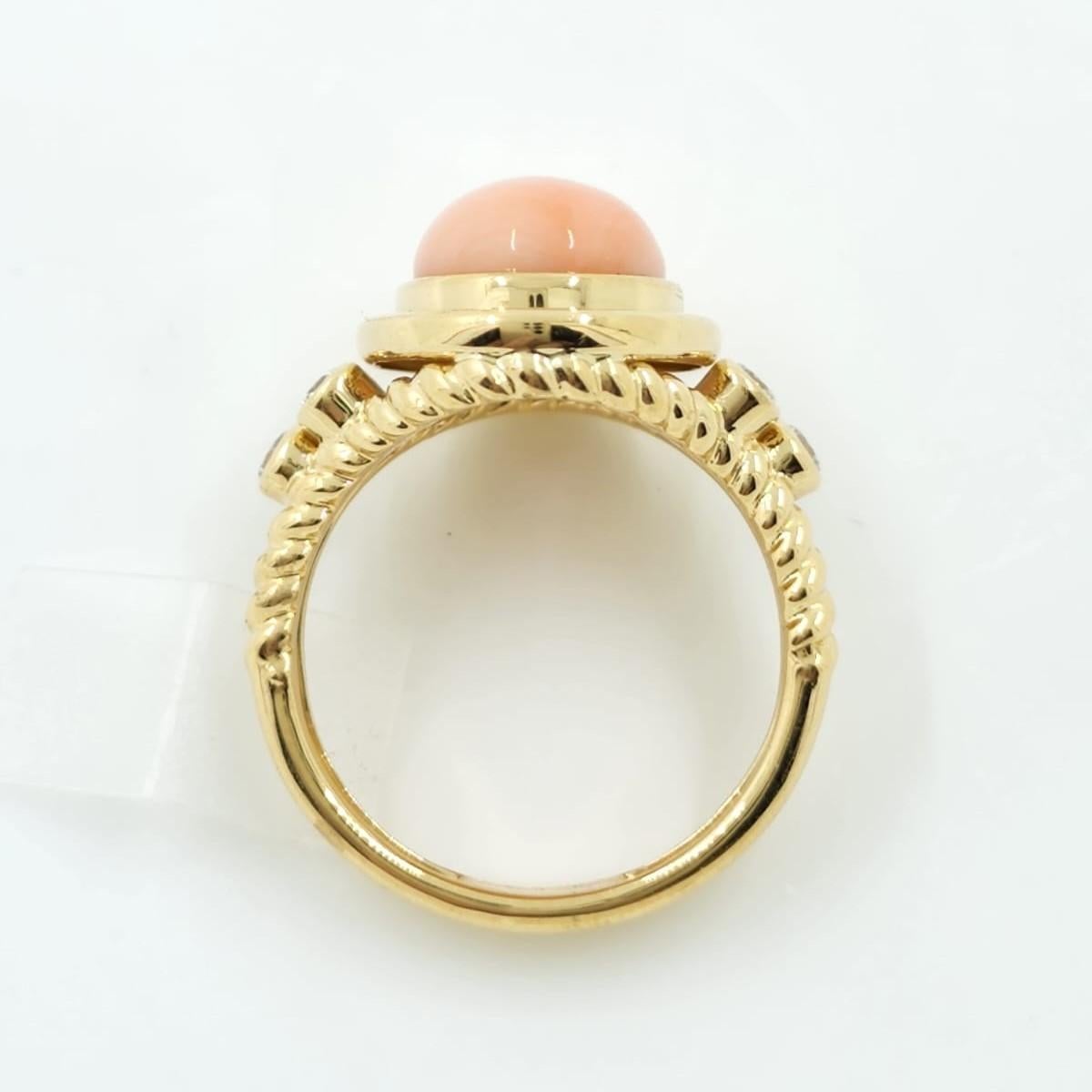Coral with Diamonds Ring in 14K Yellow Gold In New Condition For Sale In Hong Kong, HK
