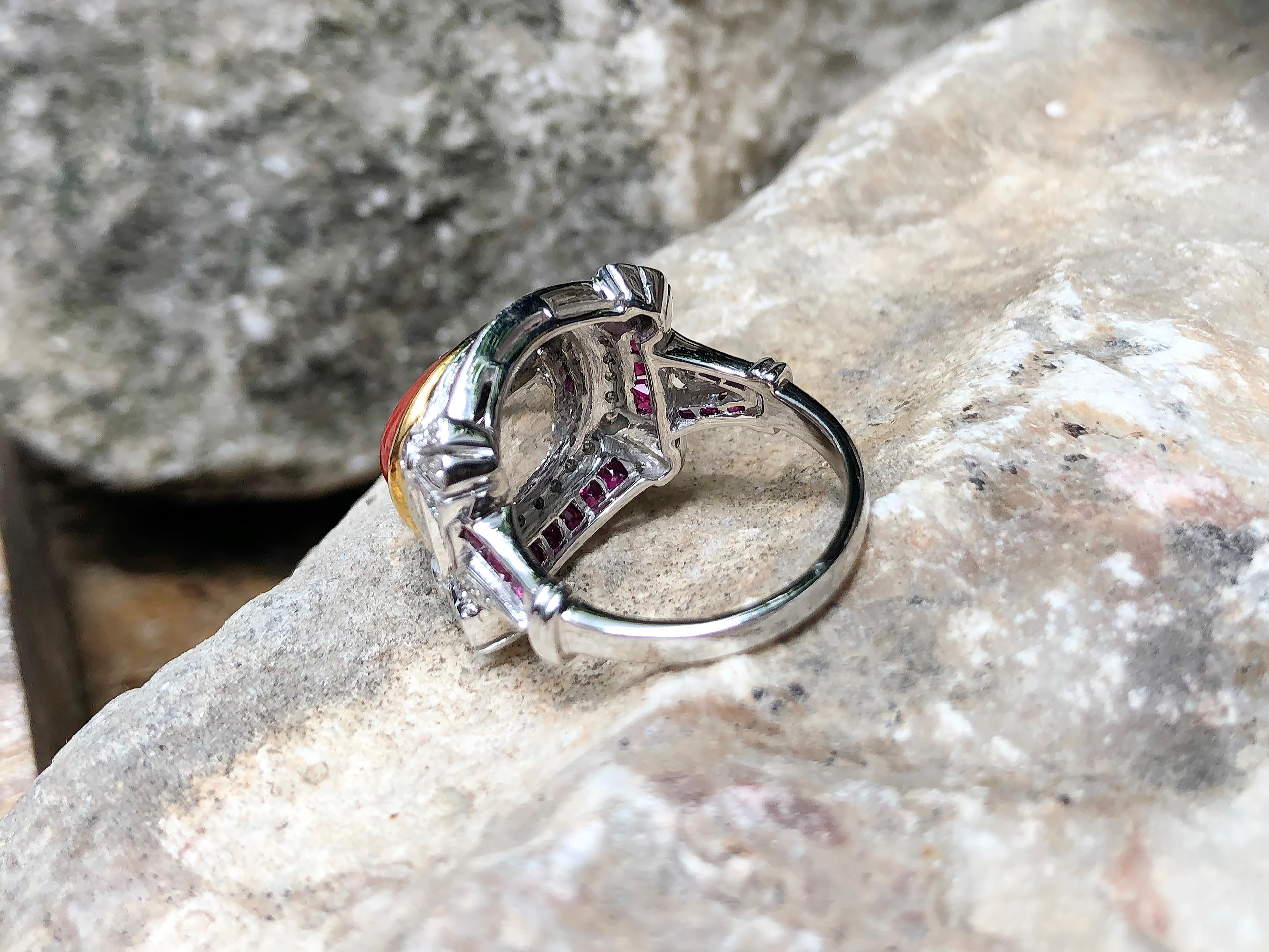 Anillo de Coral con Rubí y Diamantes engastado en Oro Blanco de 18 Kilates en venta 10