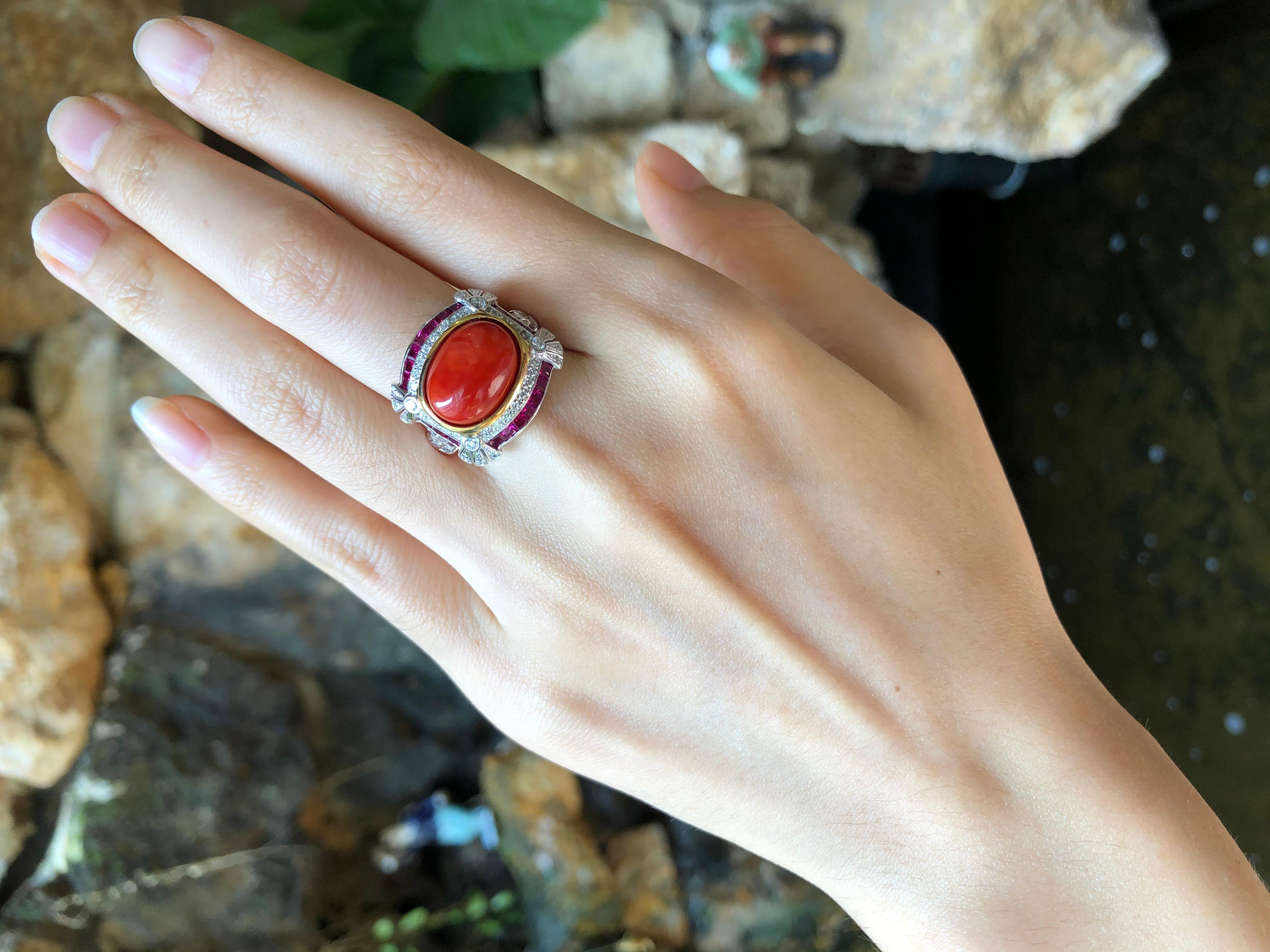 Anillo de Coral con Rubí y Diamantes engastado en Oro Blanco de 18 Kilates Art Decó en venta