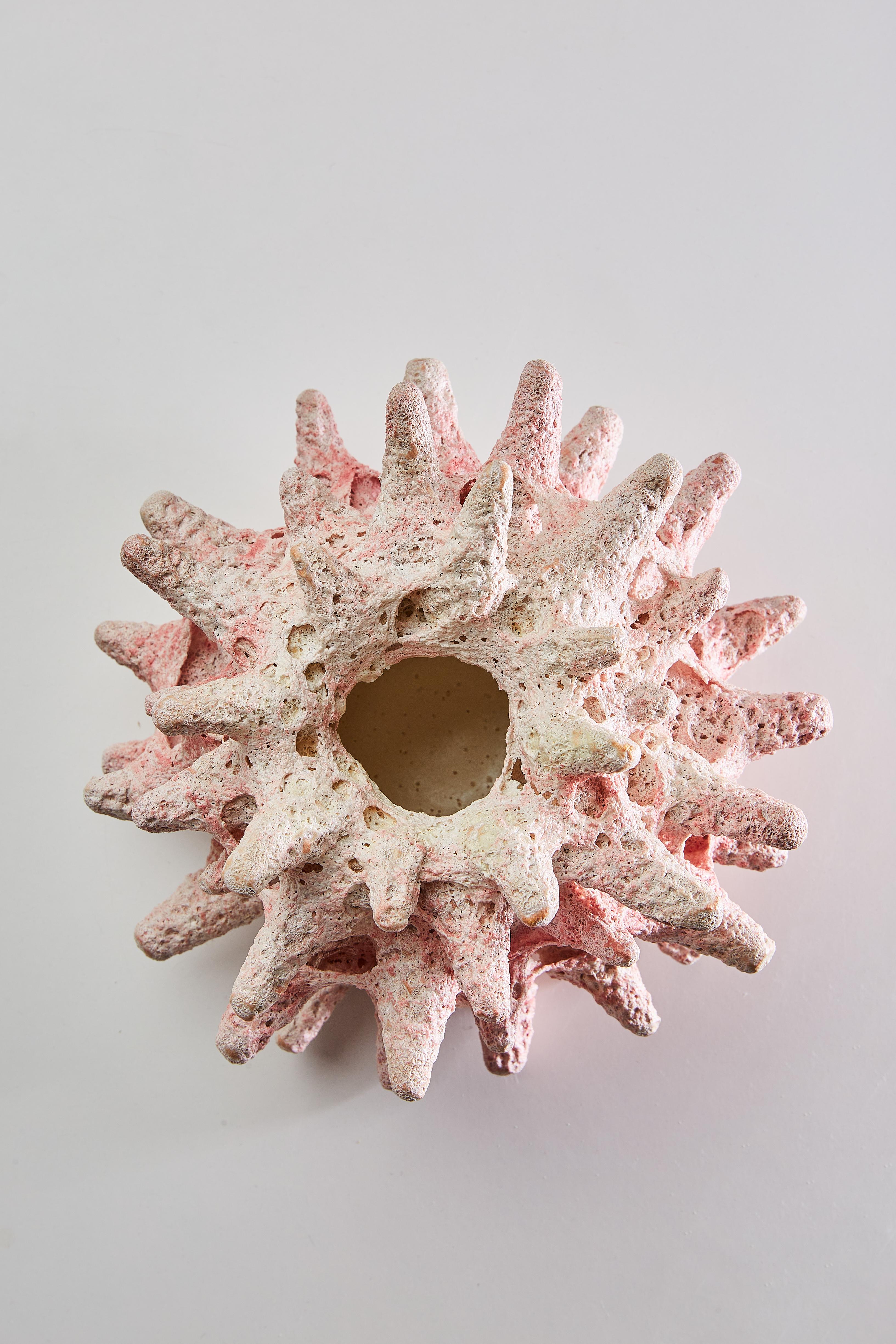 Coral Y Atlantis Collection Decorative object by Angeliki Stamatakou
Unique en son genre, 2022
Dimensions : H13 x L16 cm : H13 x L16 cm.
MATERIAL : Grès, émail fait à la main.
Couleur : rose et ivoire.

Angeliki Stamatakou est une artiste céramiste