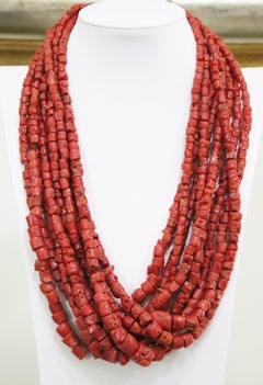 Collier artisanal en or jaune 9 carats à plusieurs rangs orné de corail, Italie, années 1980