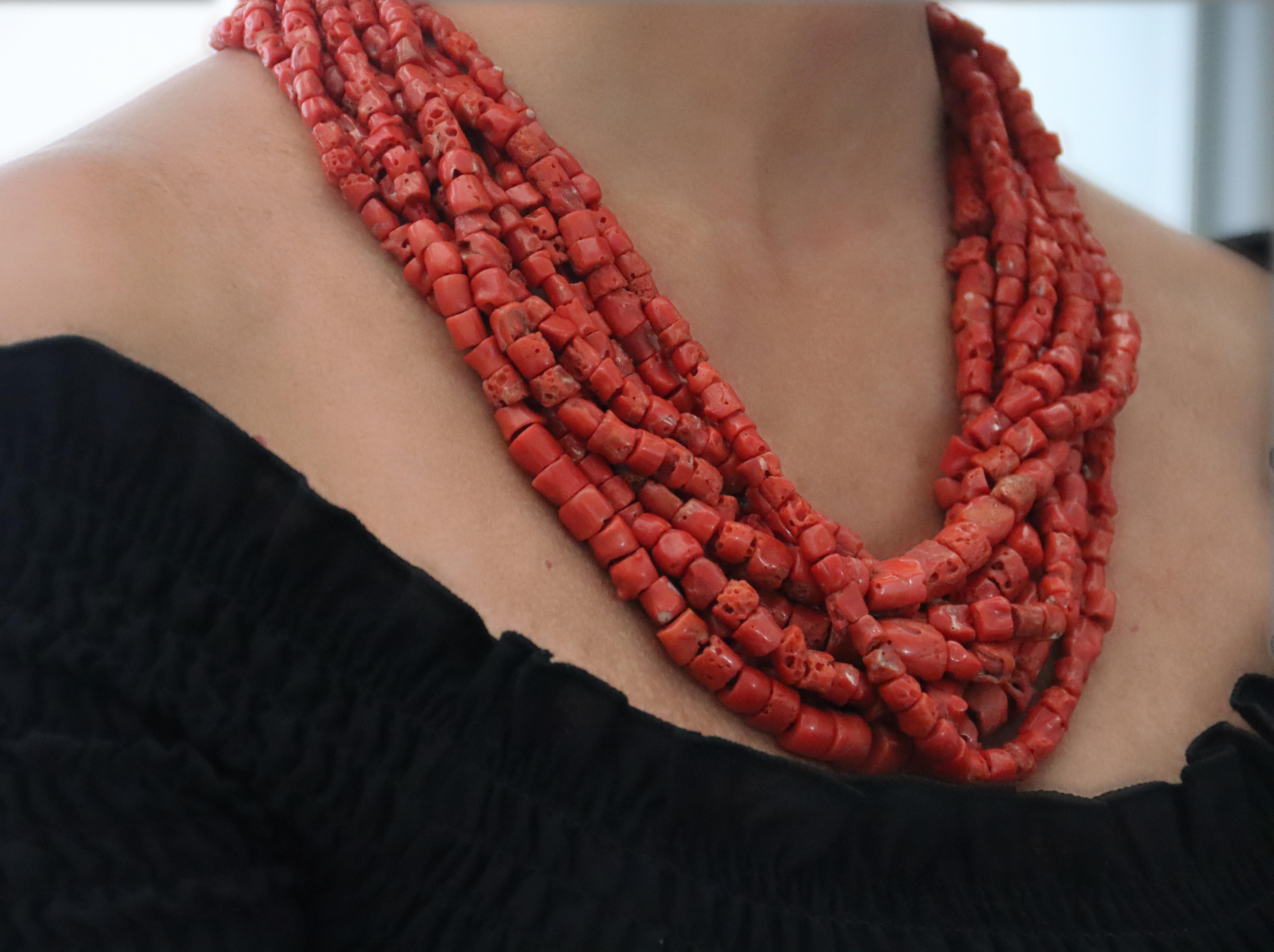 Coral Yellow Gold 9 Karat  Multi-Strand Necklace In Good Condition For Sale In Marcianise, IT