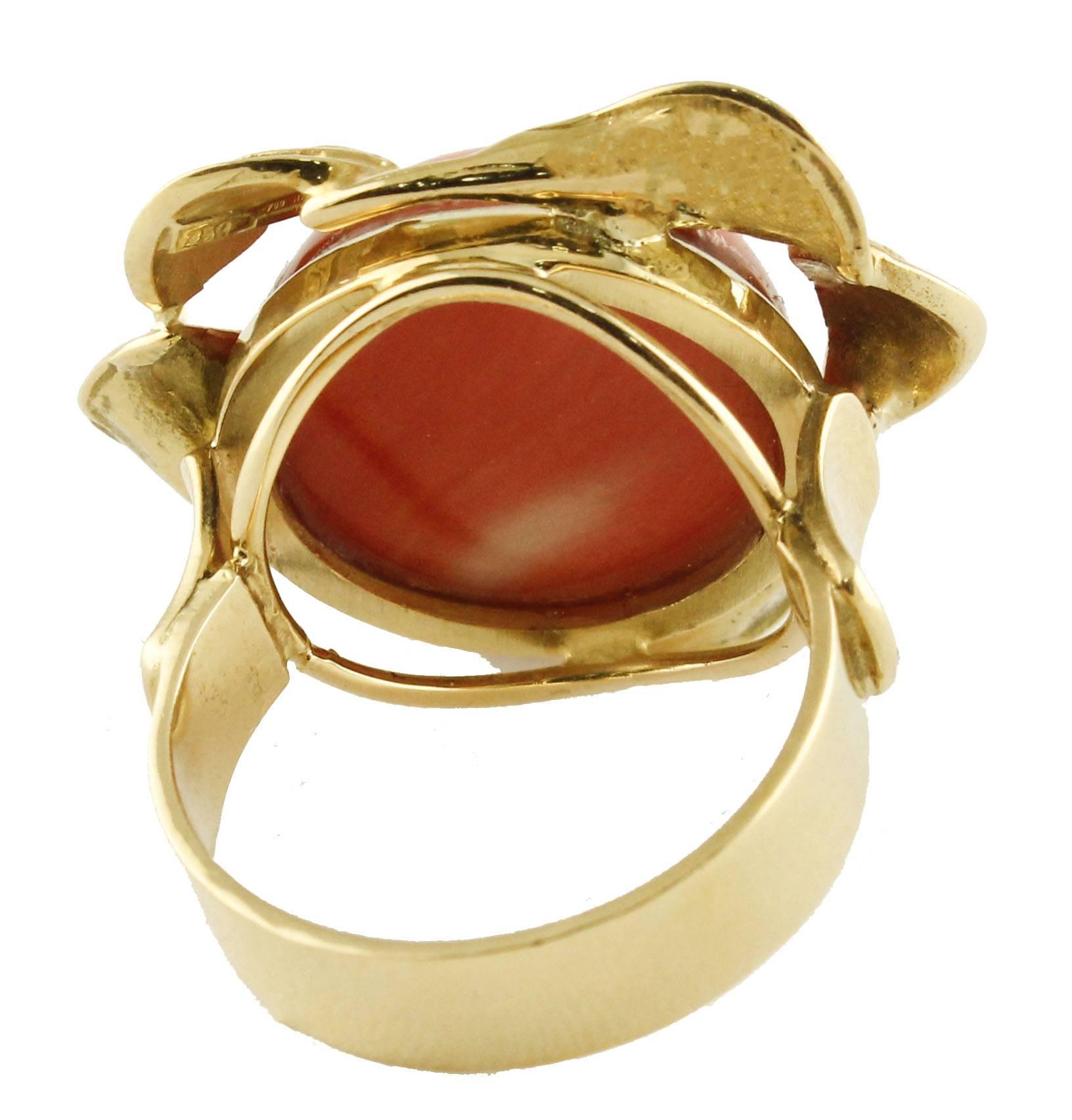 Coral Yellow Gold Leaf Motif Ring In Good Condition In Marcianise, Marcianise (CE)