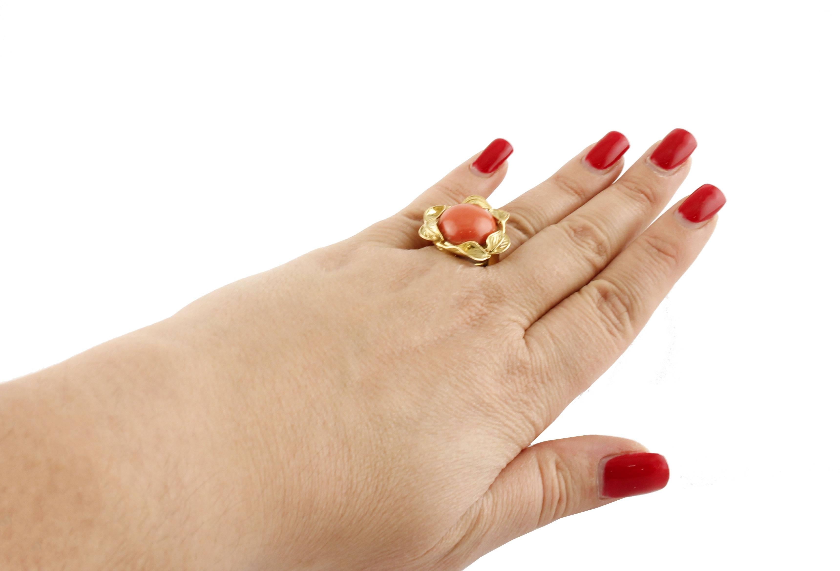 Coral Yellow Gold Leaf Motif Ring 3